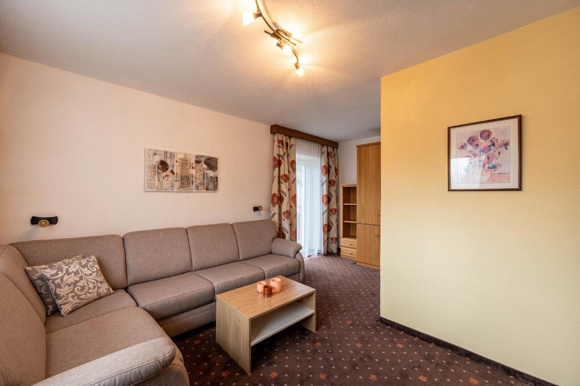 Two-Bedroom Apartment with Balcony photo 3