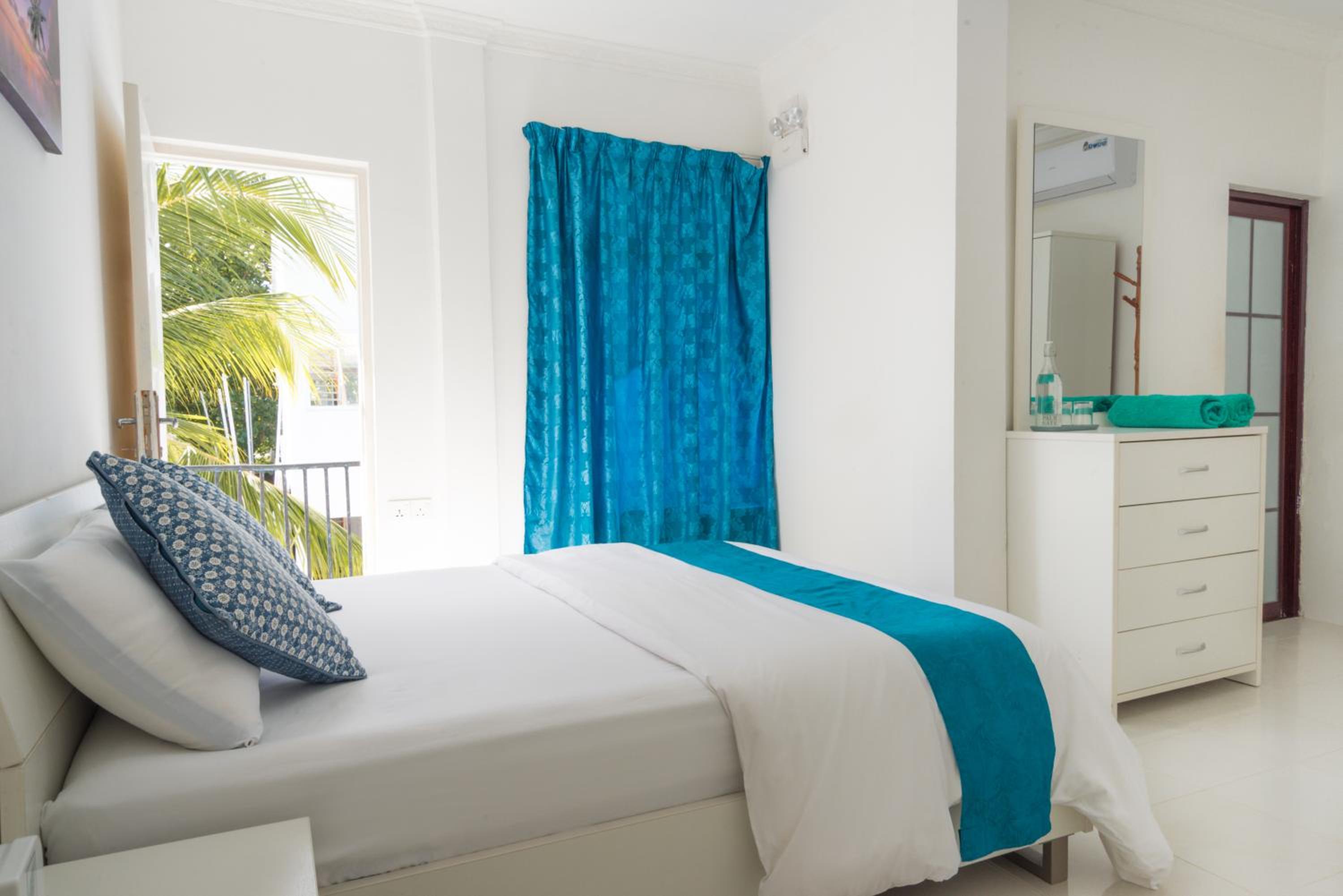 Deluxe Double Room with Balcony - Photo 2