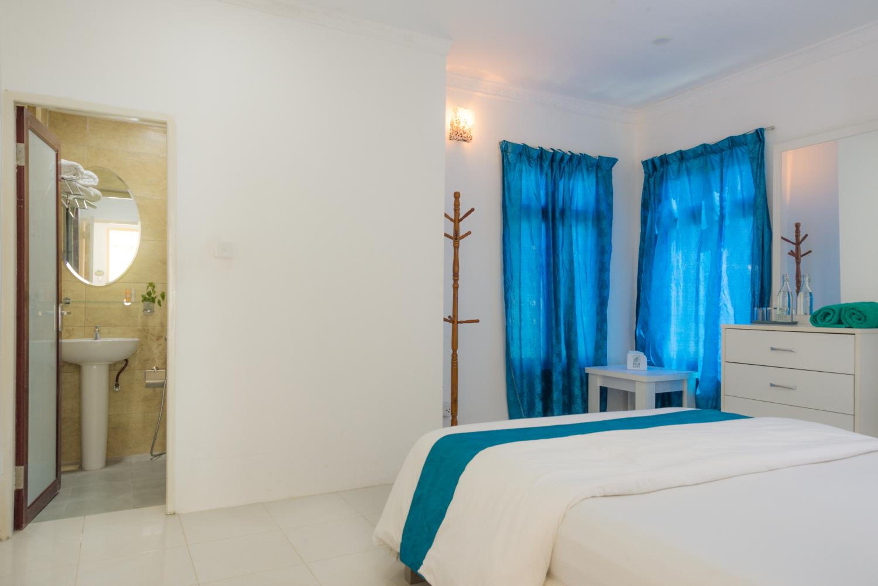 Deluxe Double Room (2 Adults + 1 Child) - Photo 4