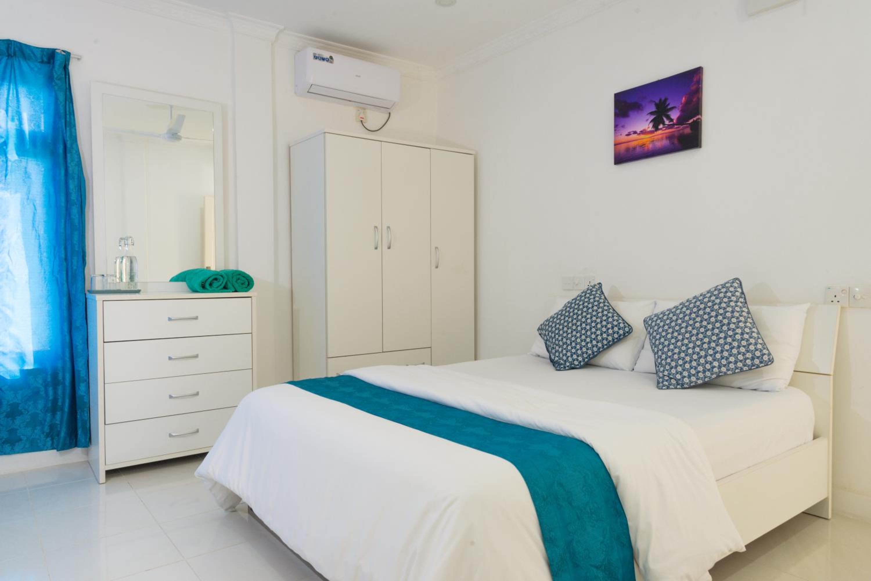 Deluxe Double Room (2 Adults + 1 Child)