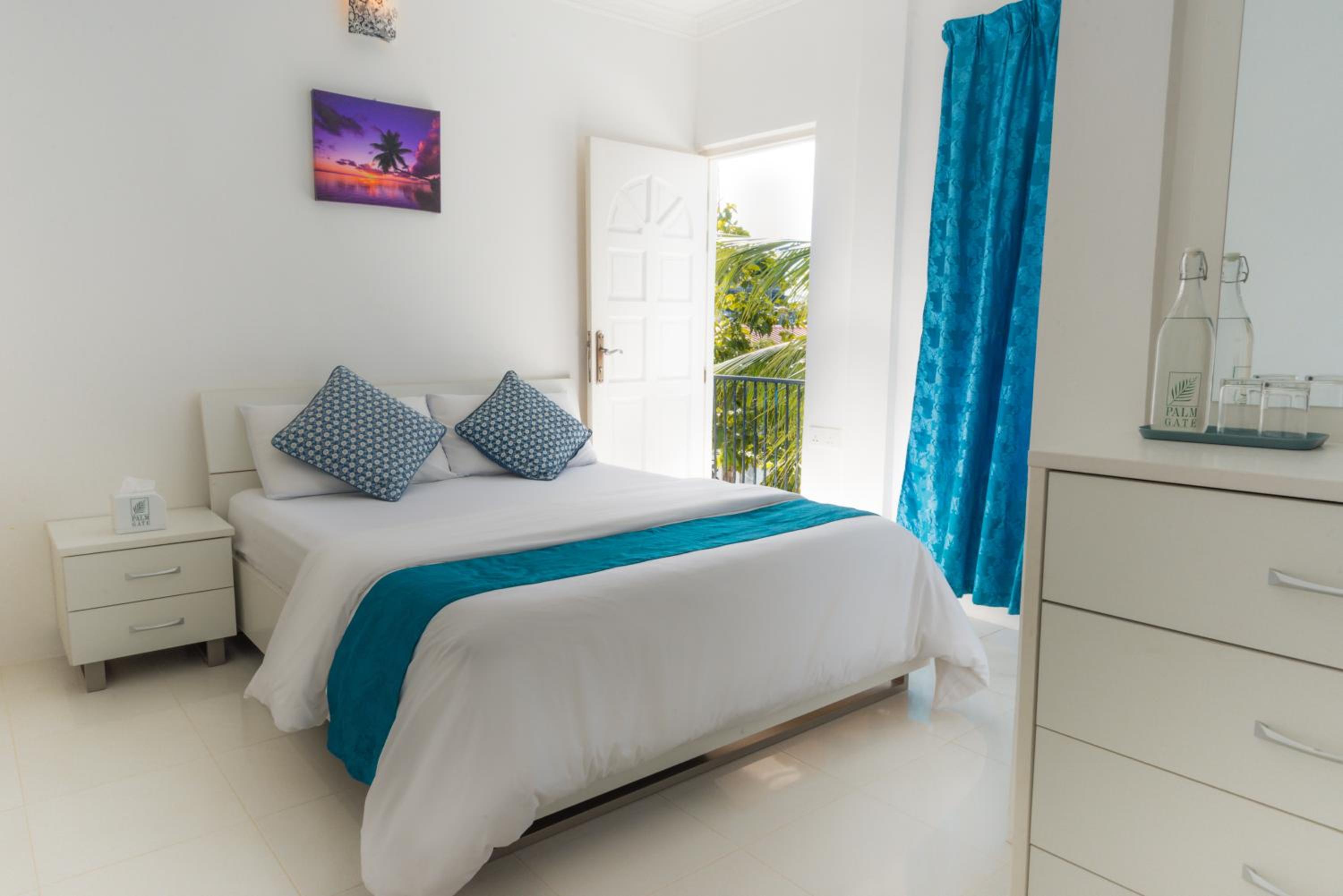 Deluxe Double Room with Balcony - Photo 3