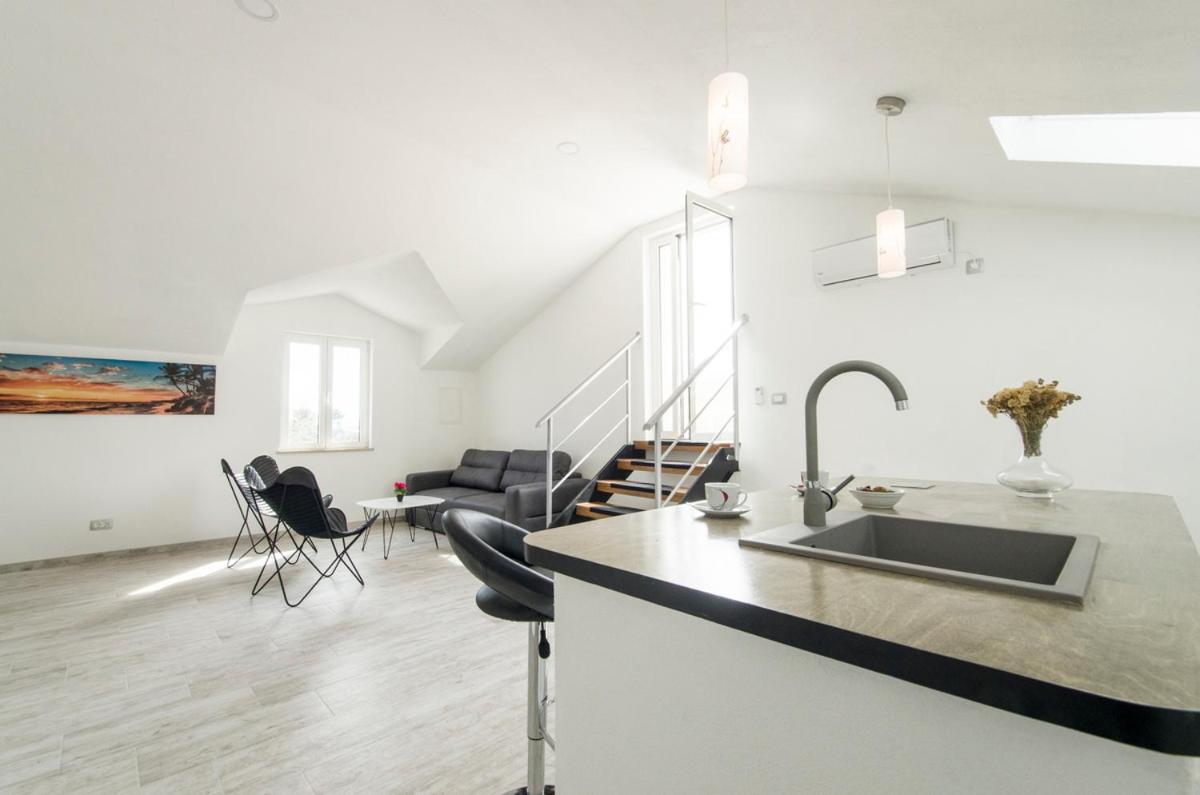 Villa photo 1
