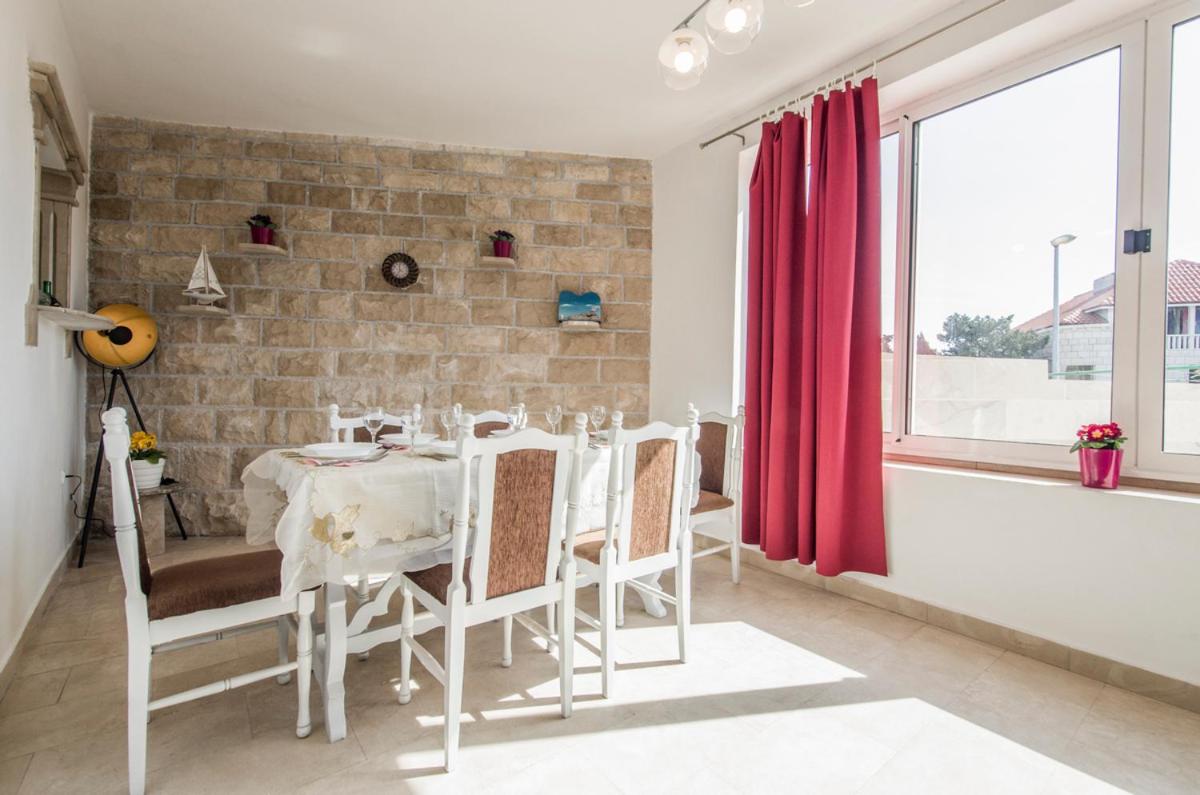 Villa photo 2