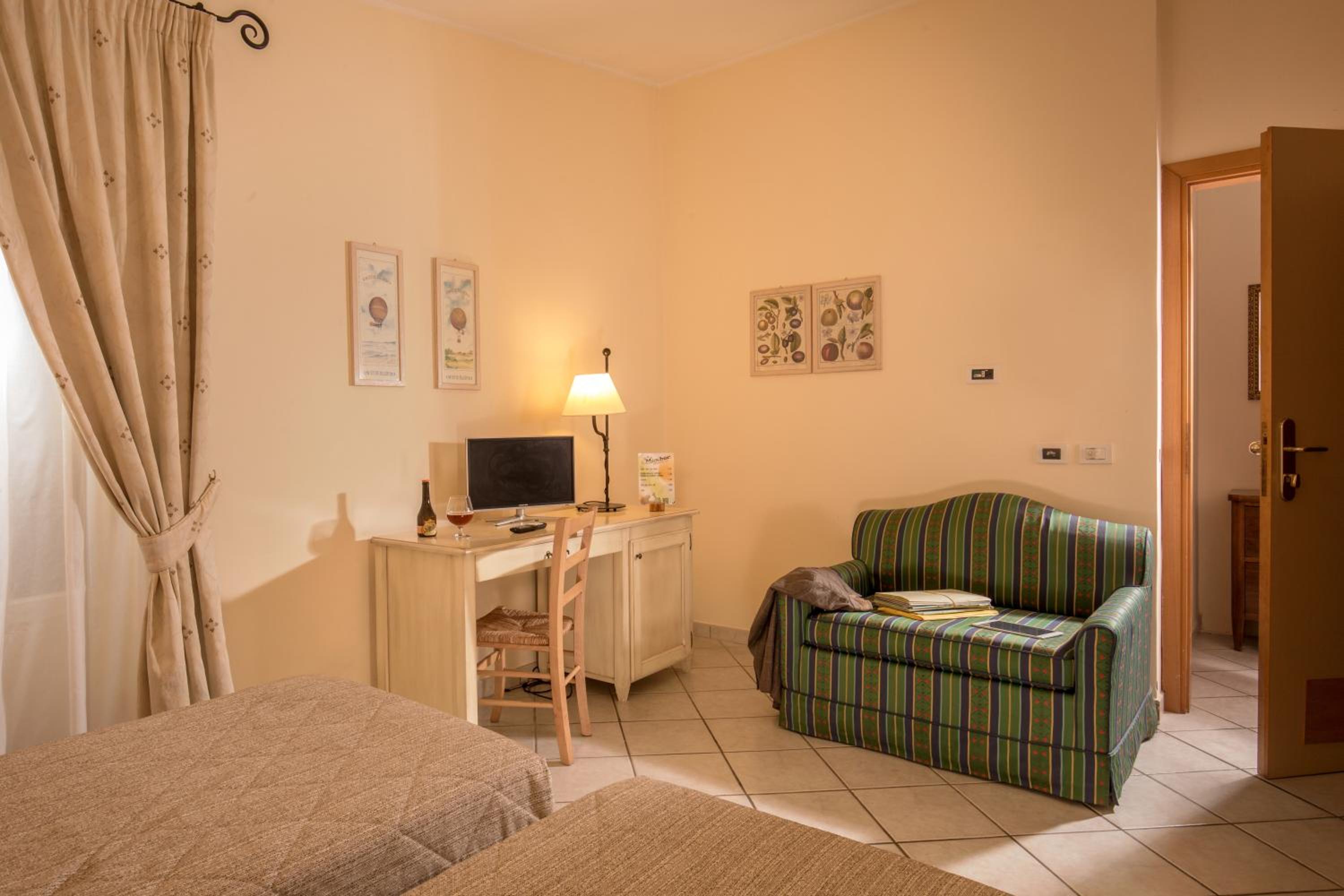 Economy Double Room photo 3
