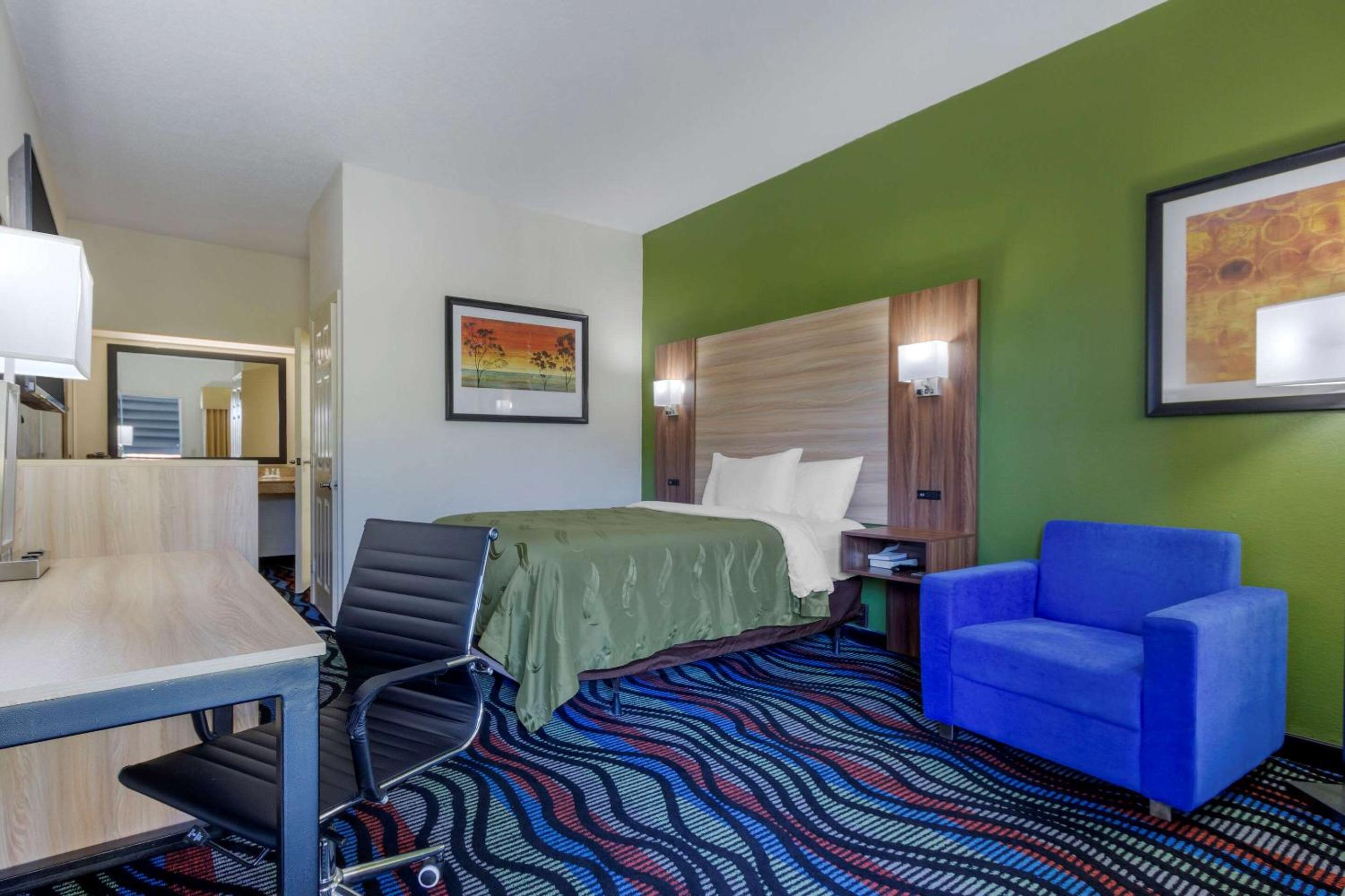 King Room - Accessible/Non-Smoking - Photo 3