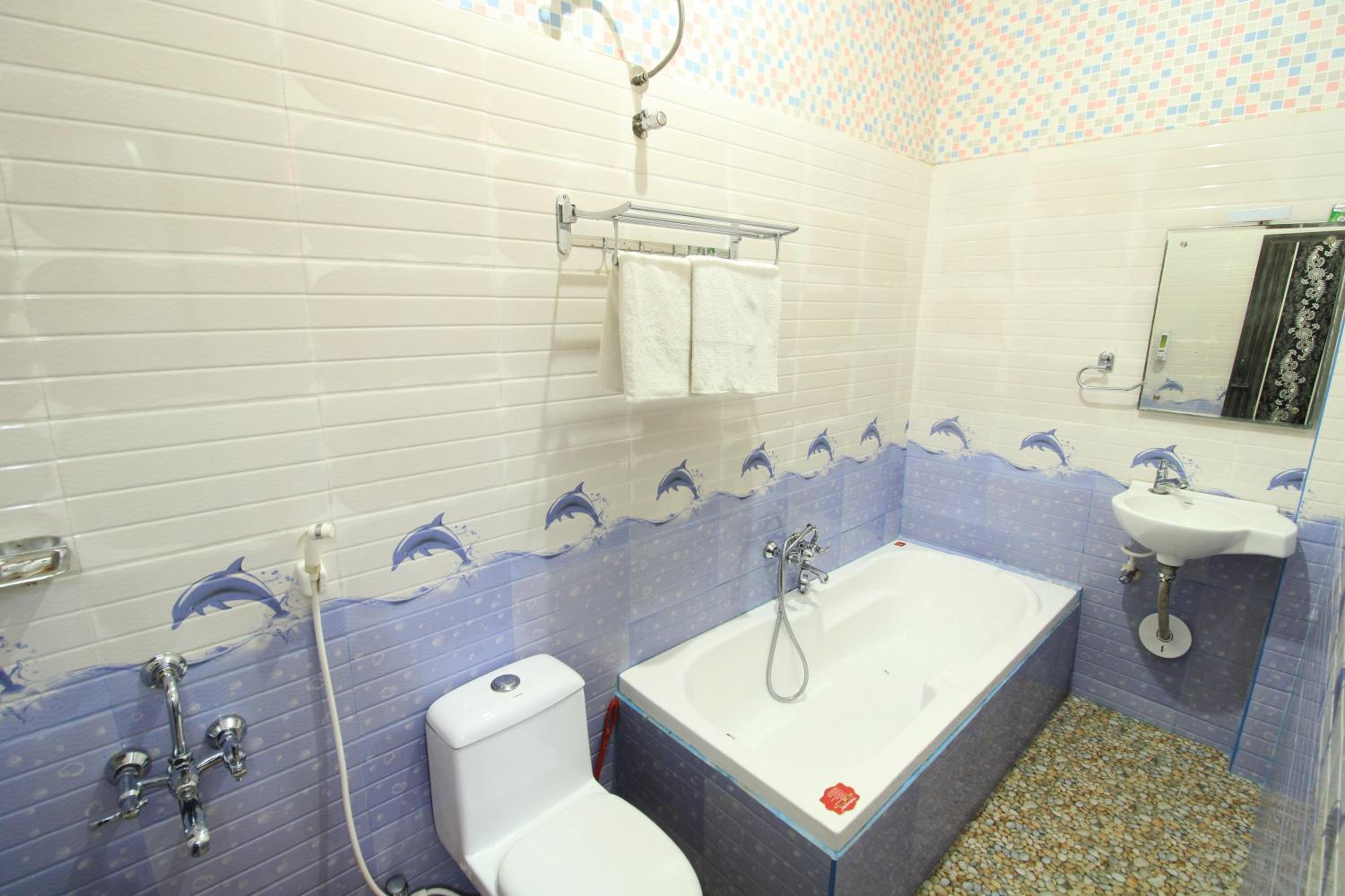 Villa with Private Pool - Photo 26