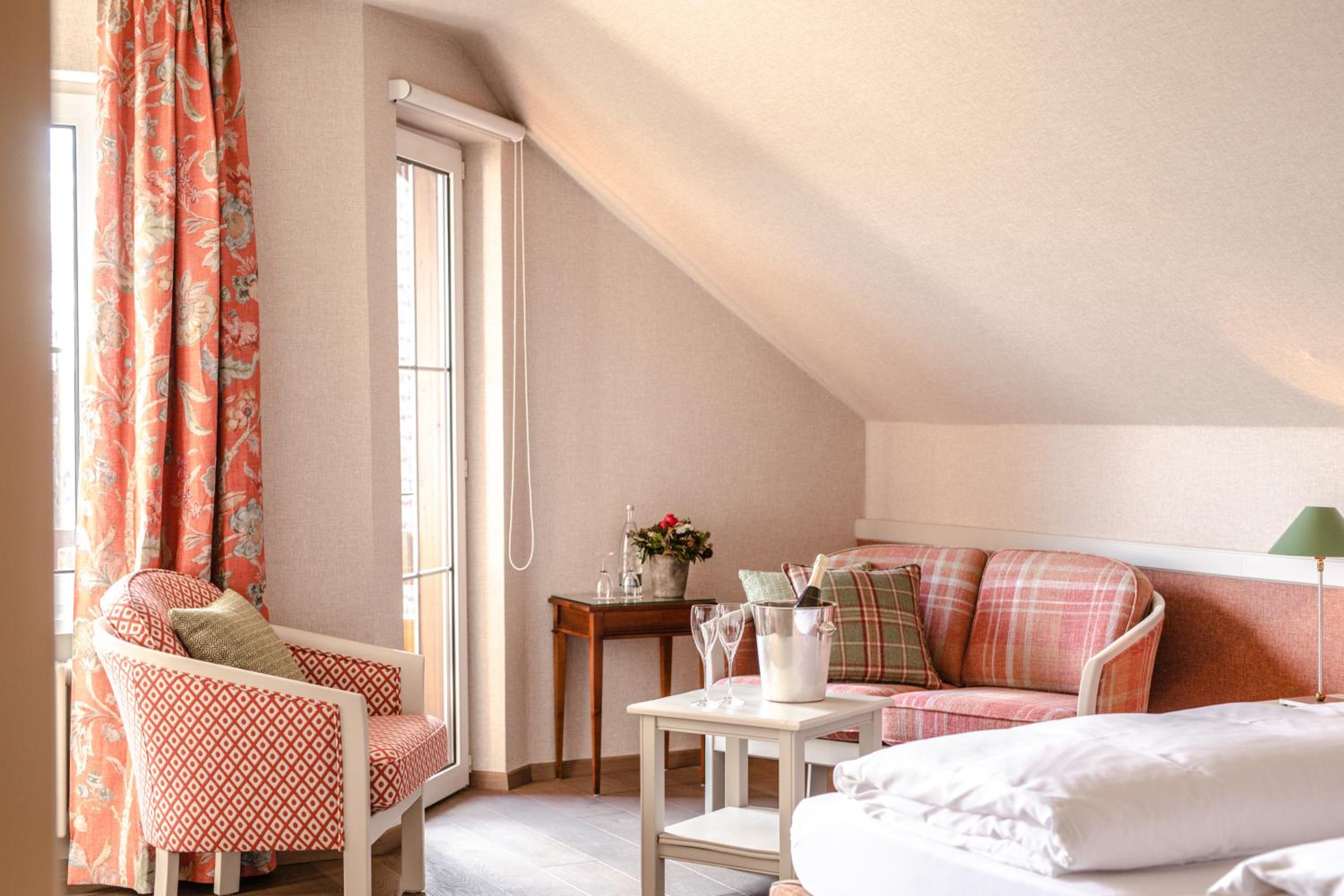 Double Room with Balcony - Photo 2