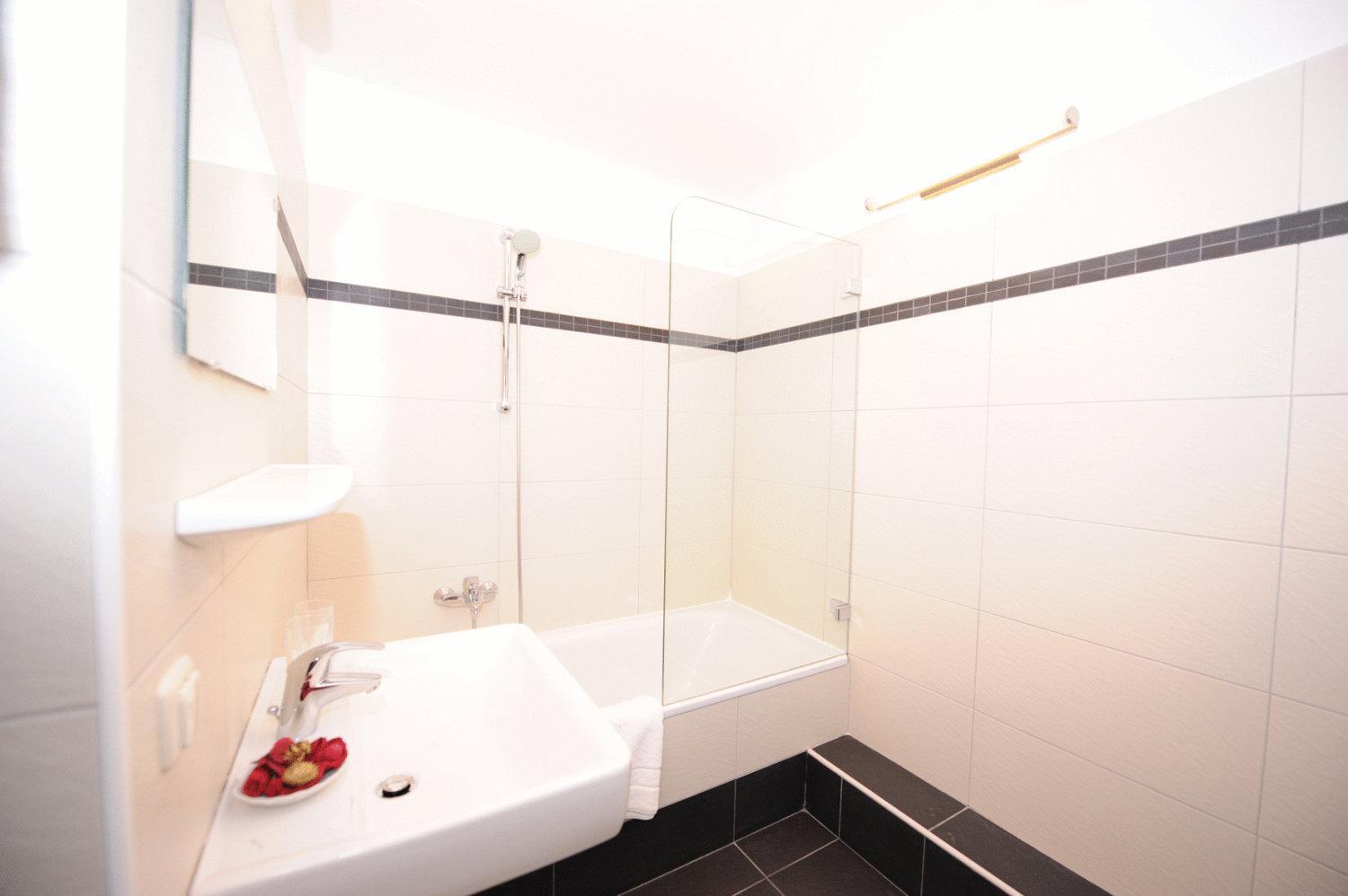 Suite with Balcony - Photo 3