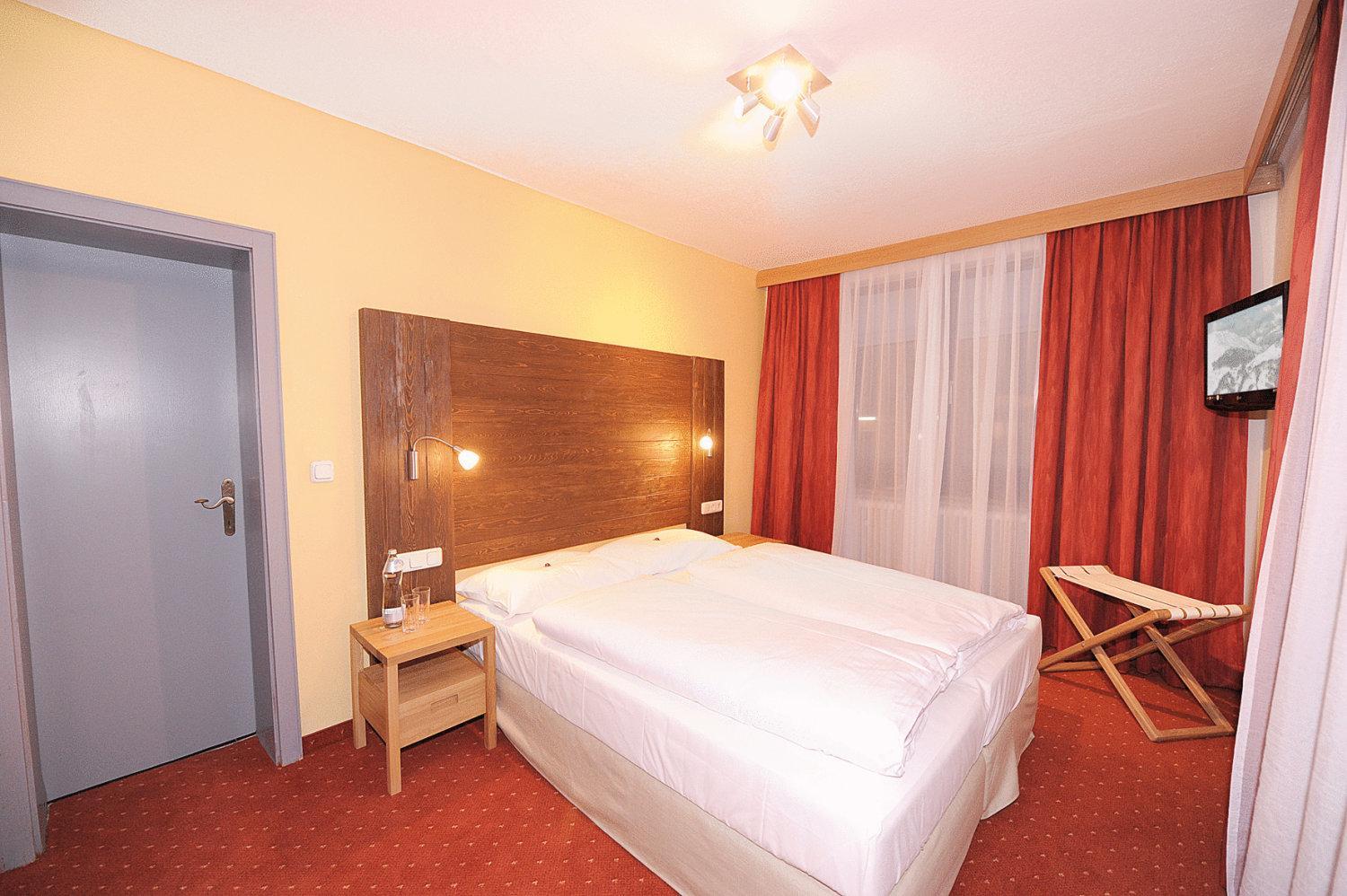 Double Room with Balcony - Photo 6