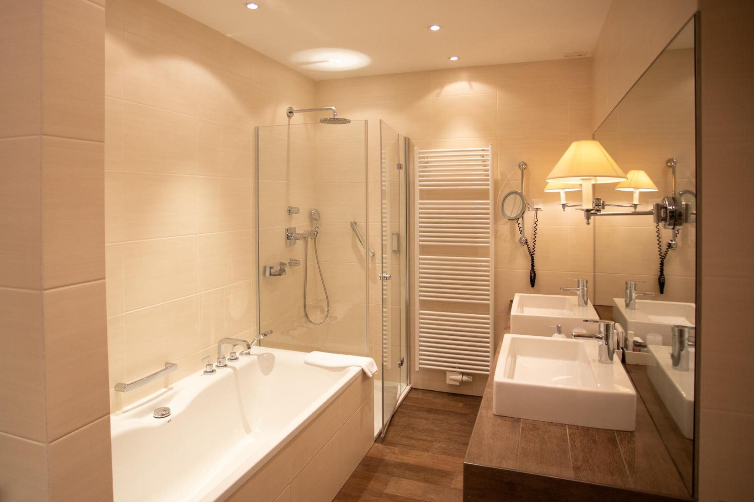 Suite with Balcony - Photo 4