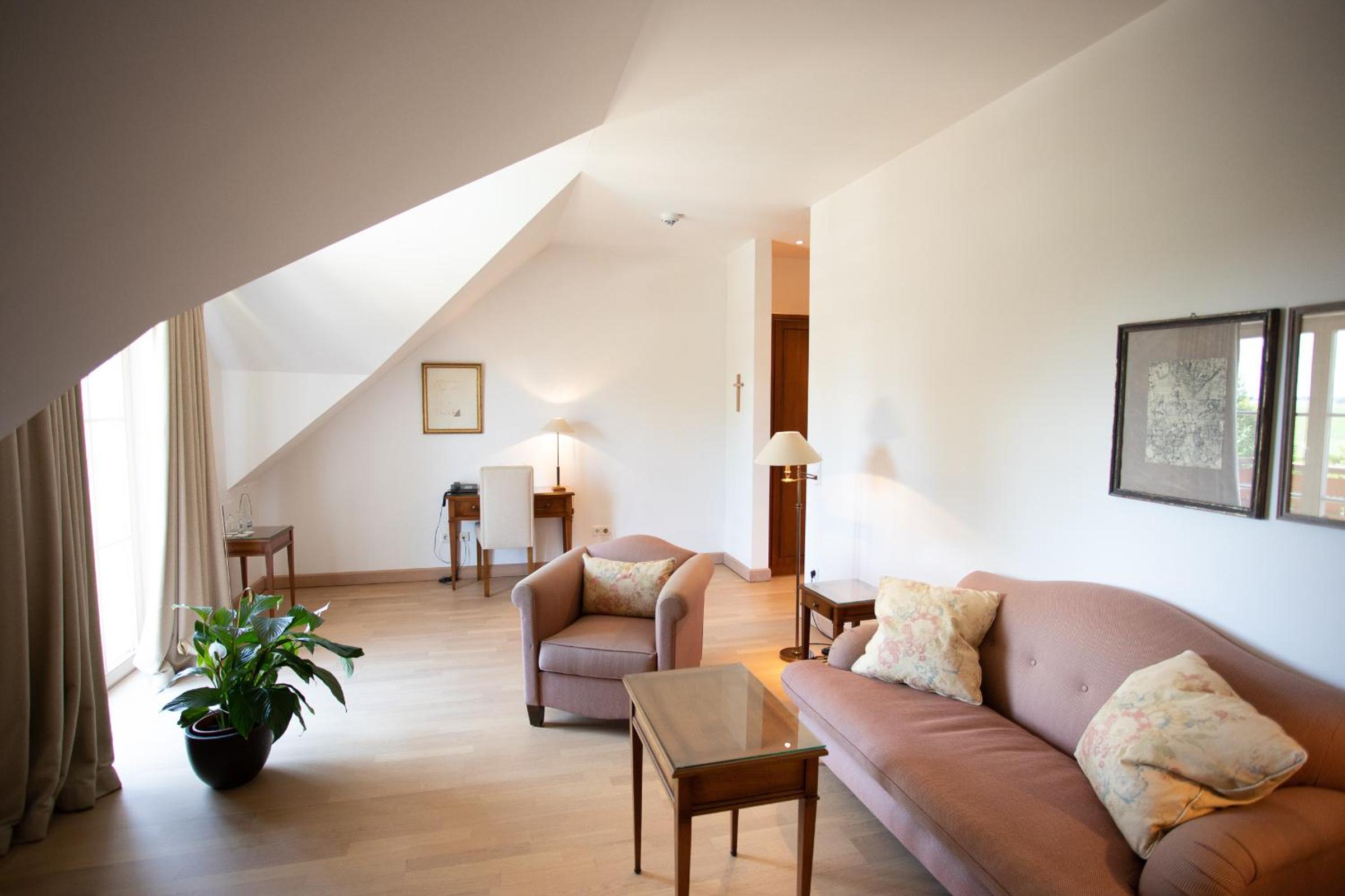 Suite with Balcony - Photo 3
