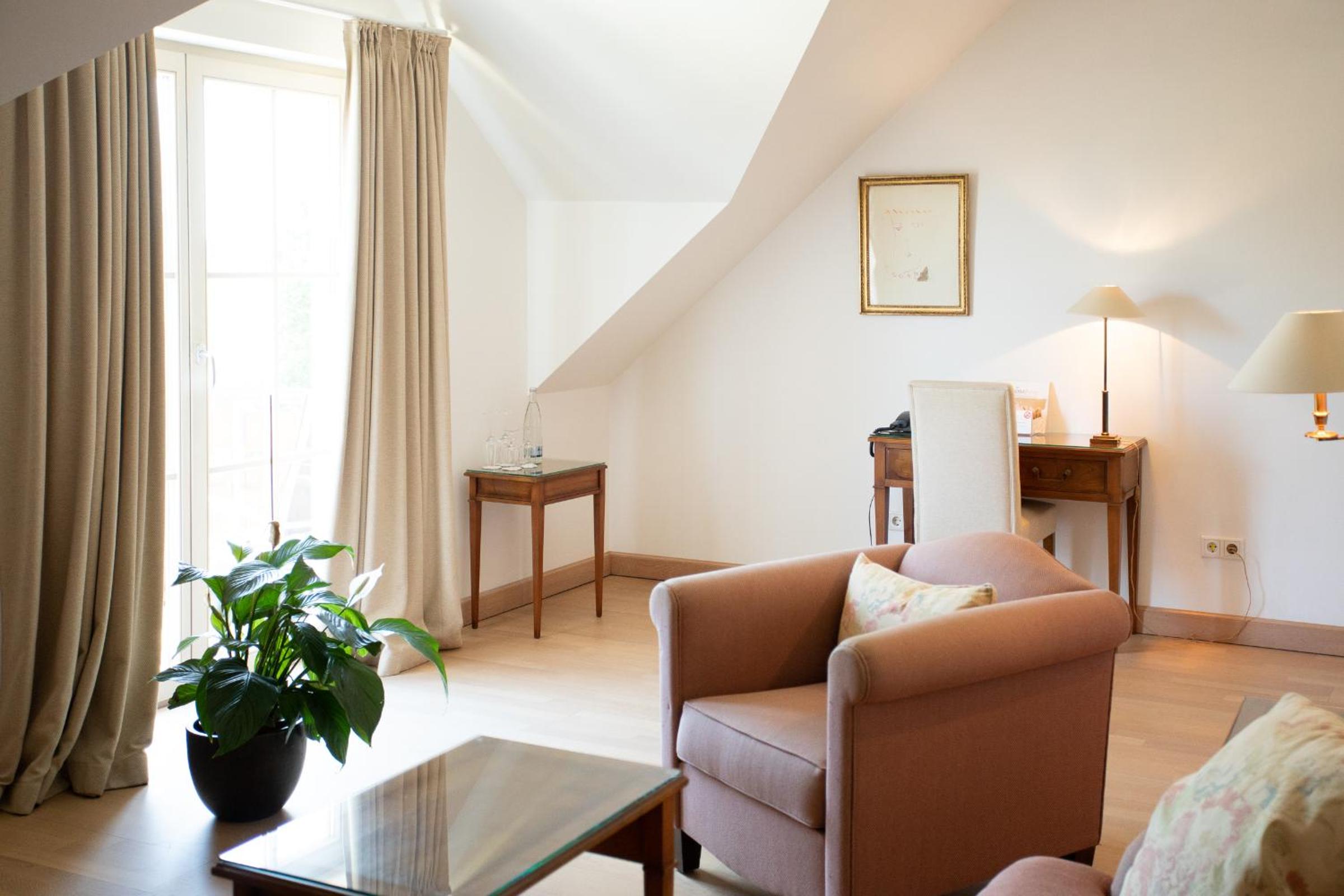 Suite with Balcony - Photo 2