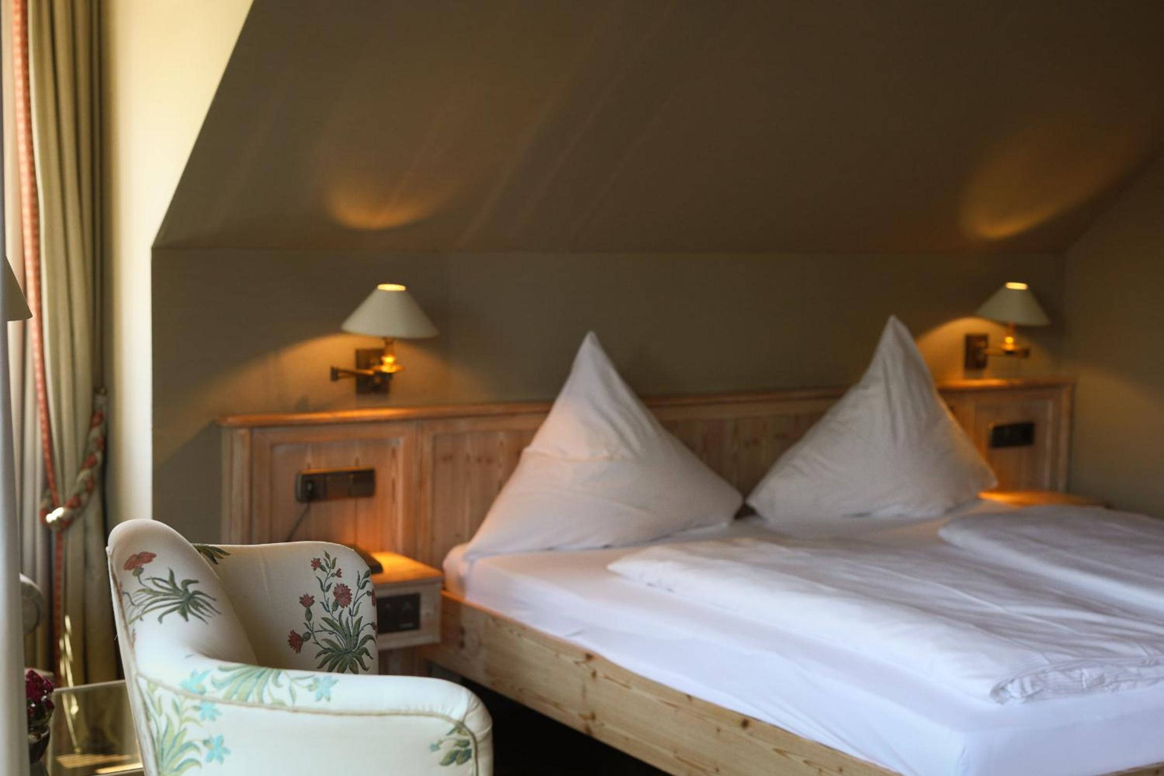Junior Suite with Balcony - Photo 6