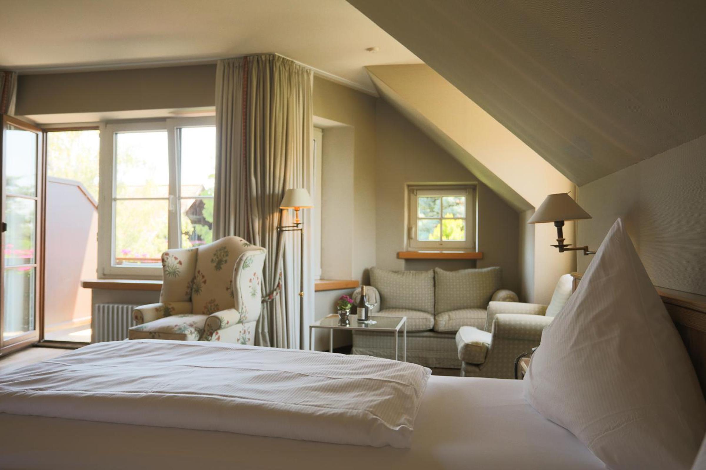 Junior Suite with Balcony - Photo 1