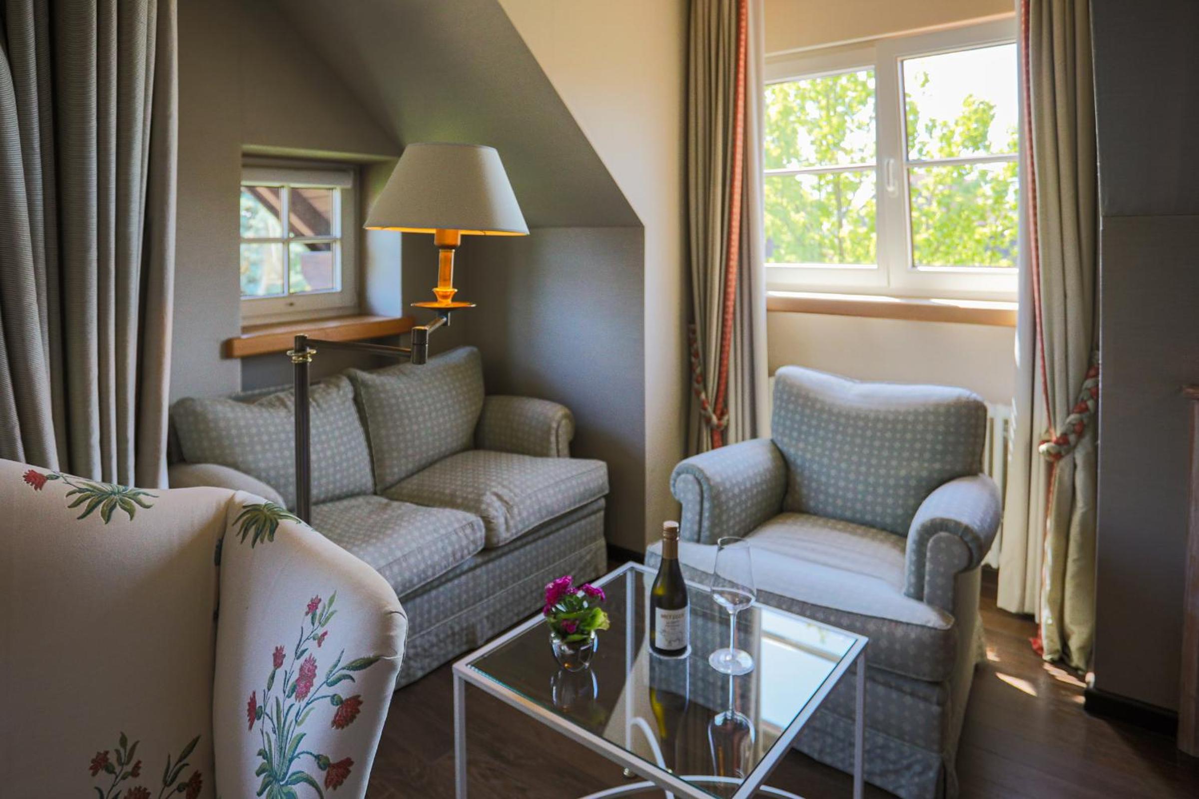Junior Suite with Balcony - Photo 5