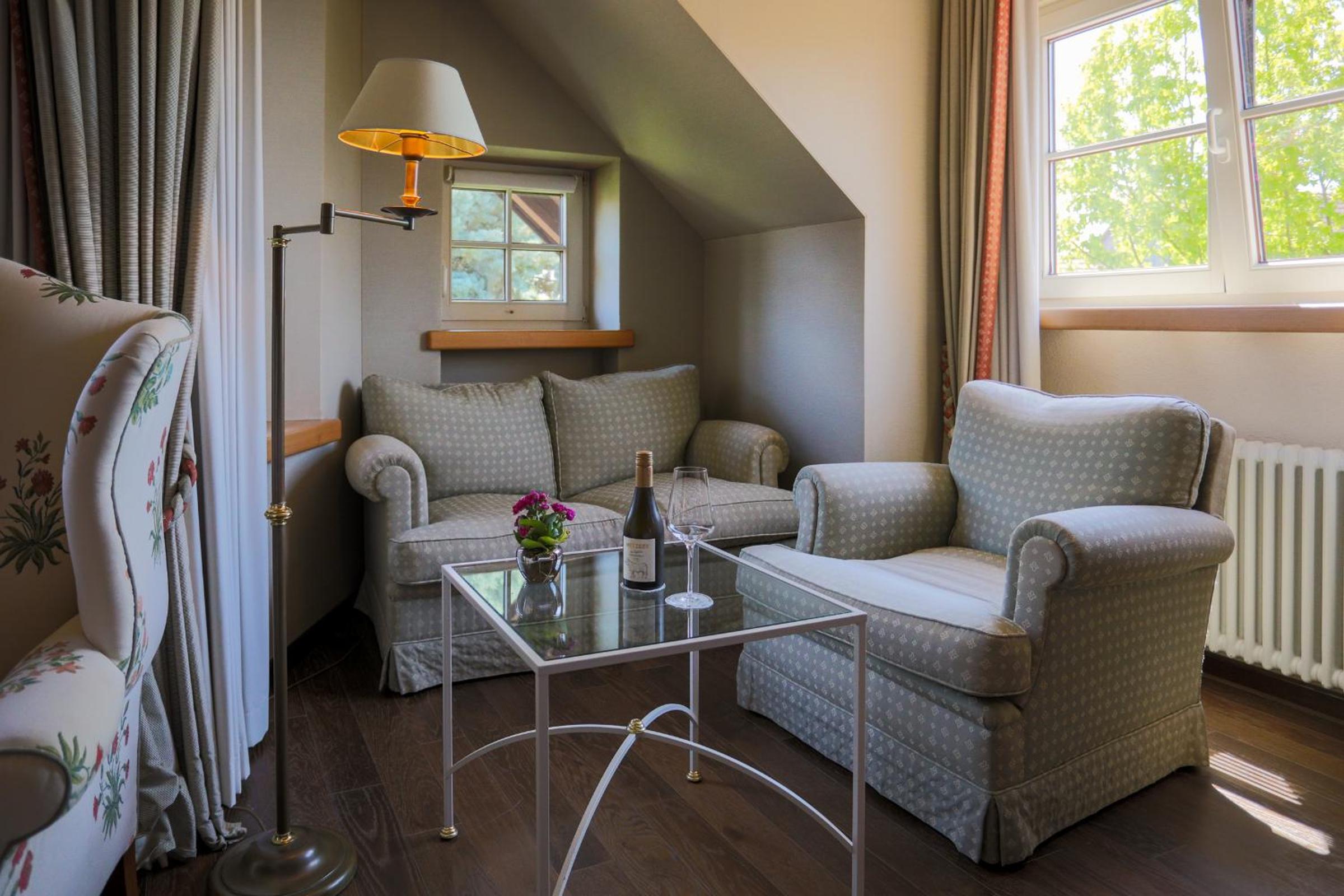 Junior Suite with Balcony - Photo 4