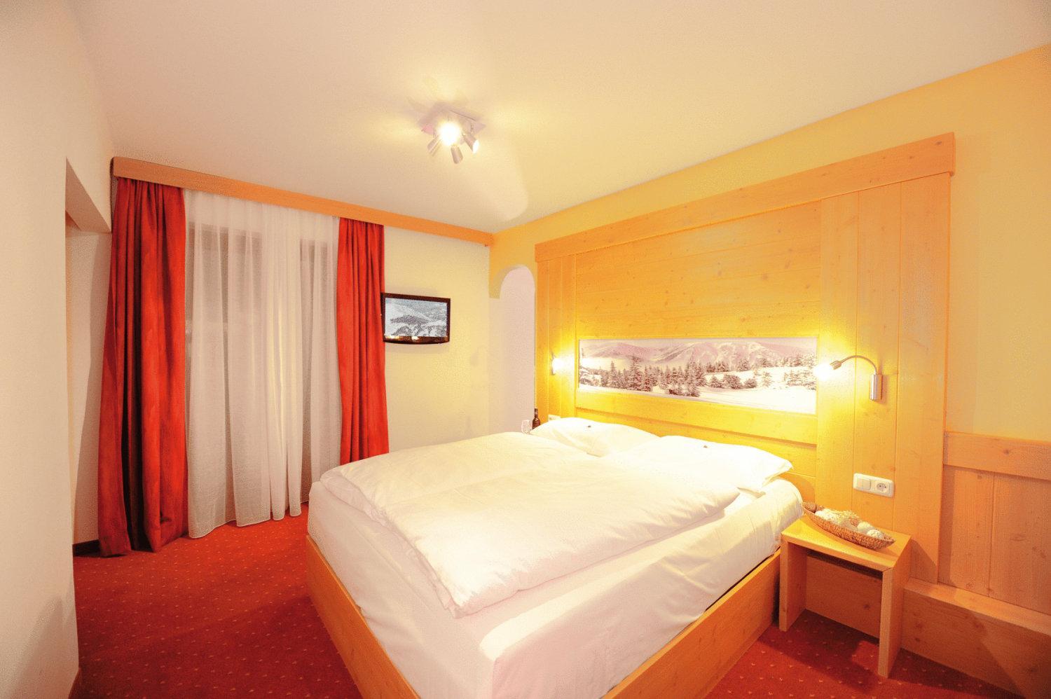 Double Room with Balcony - Photo 8