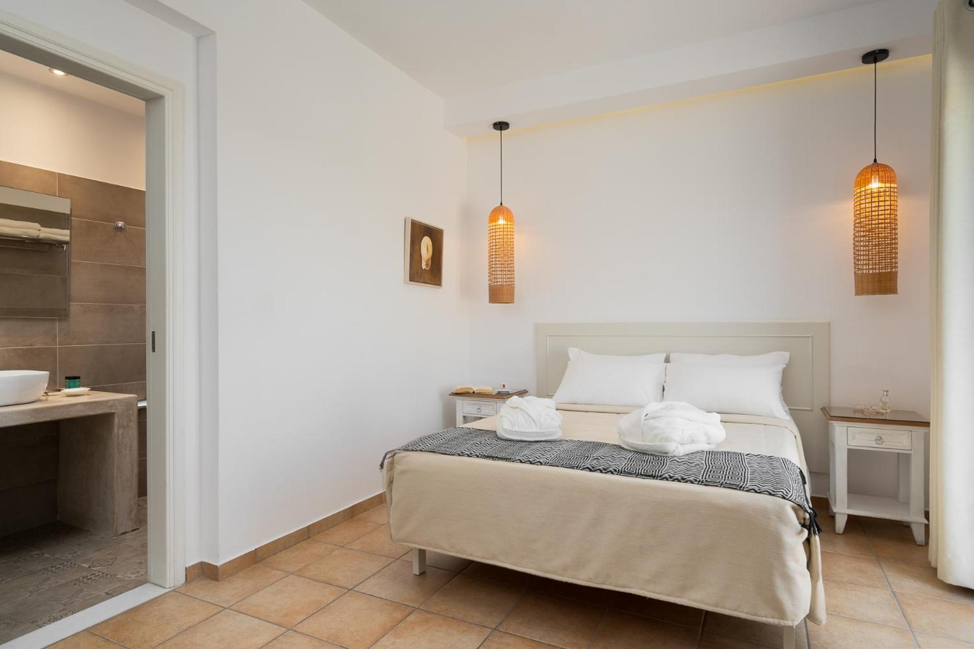 Honeymoon Room - Photo 19