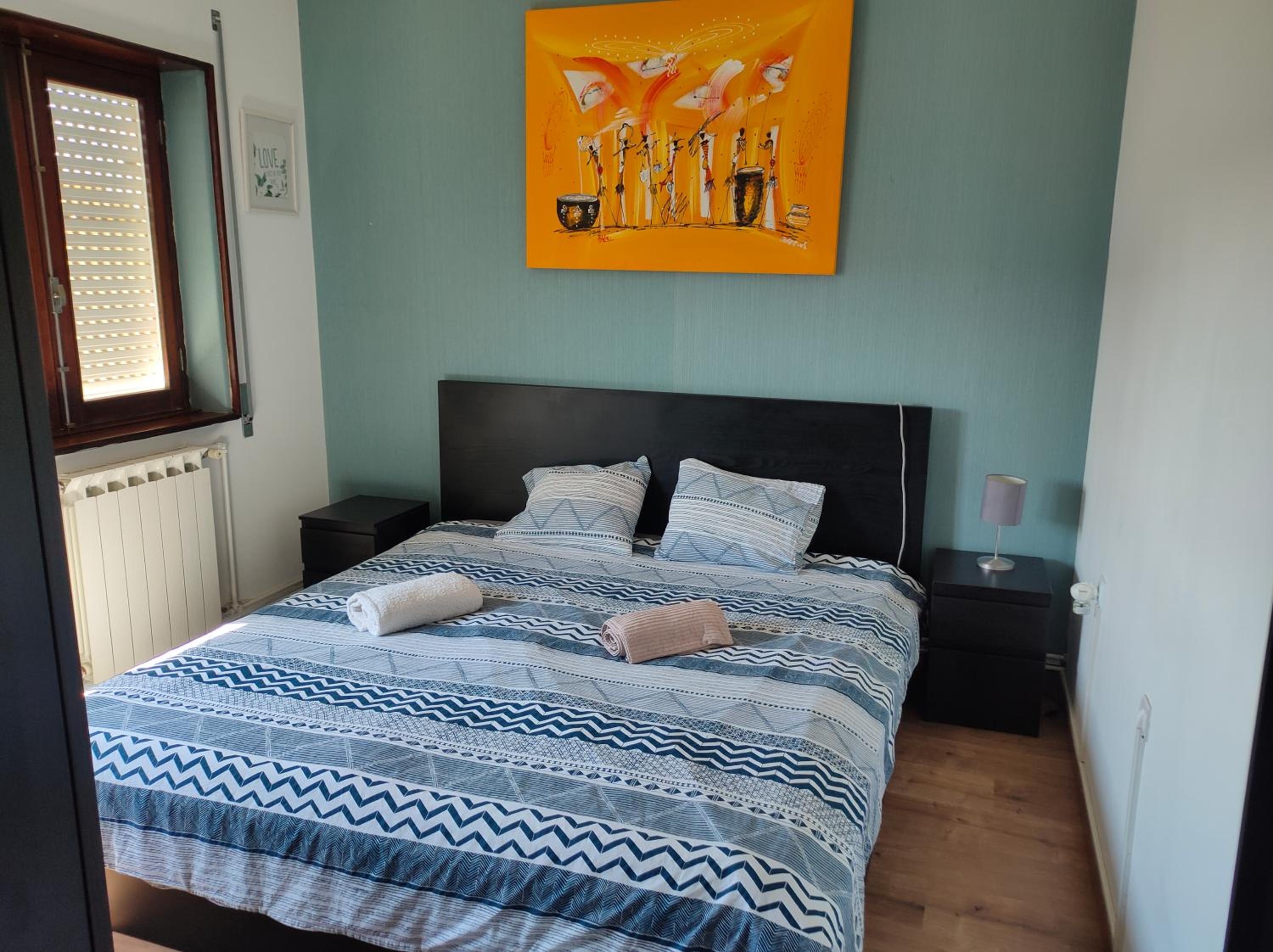 Five-Bedroom House photo 1