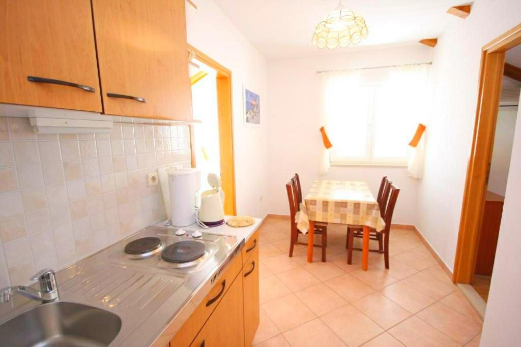 Two-Bedroom Apartment with Balcony and Sea View photo 3