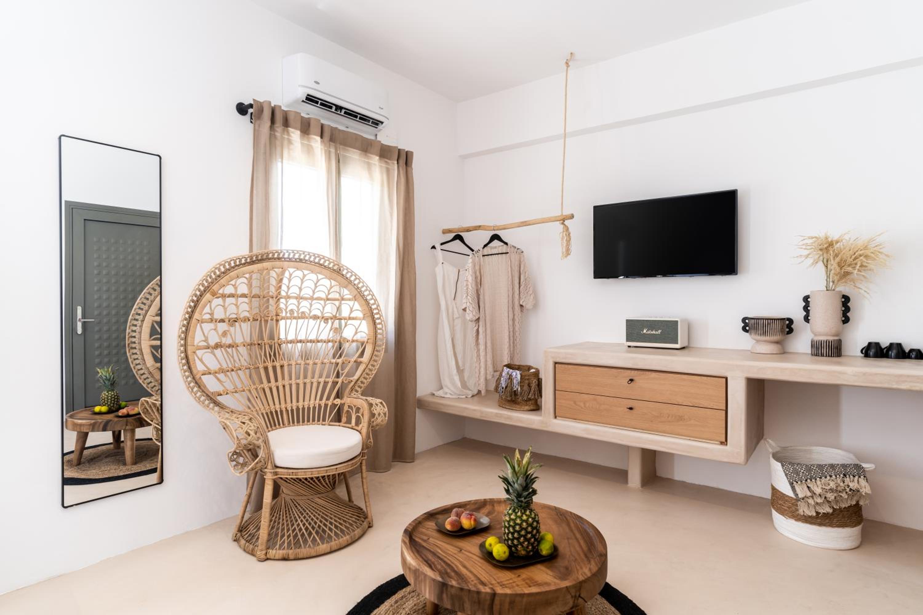 Double Room with Balcony and Sea View - Photo 10