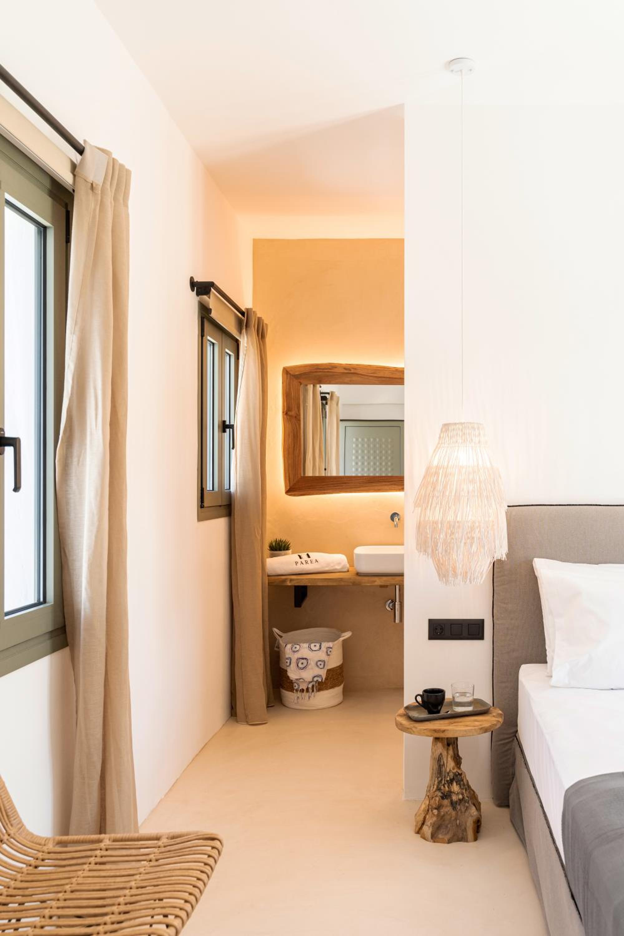 Double Room with Balcony and Sea View - Photo 3