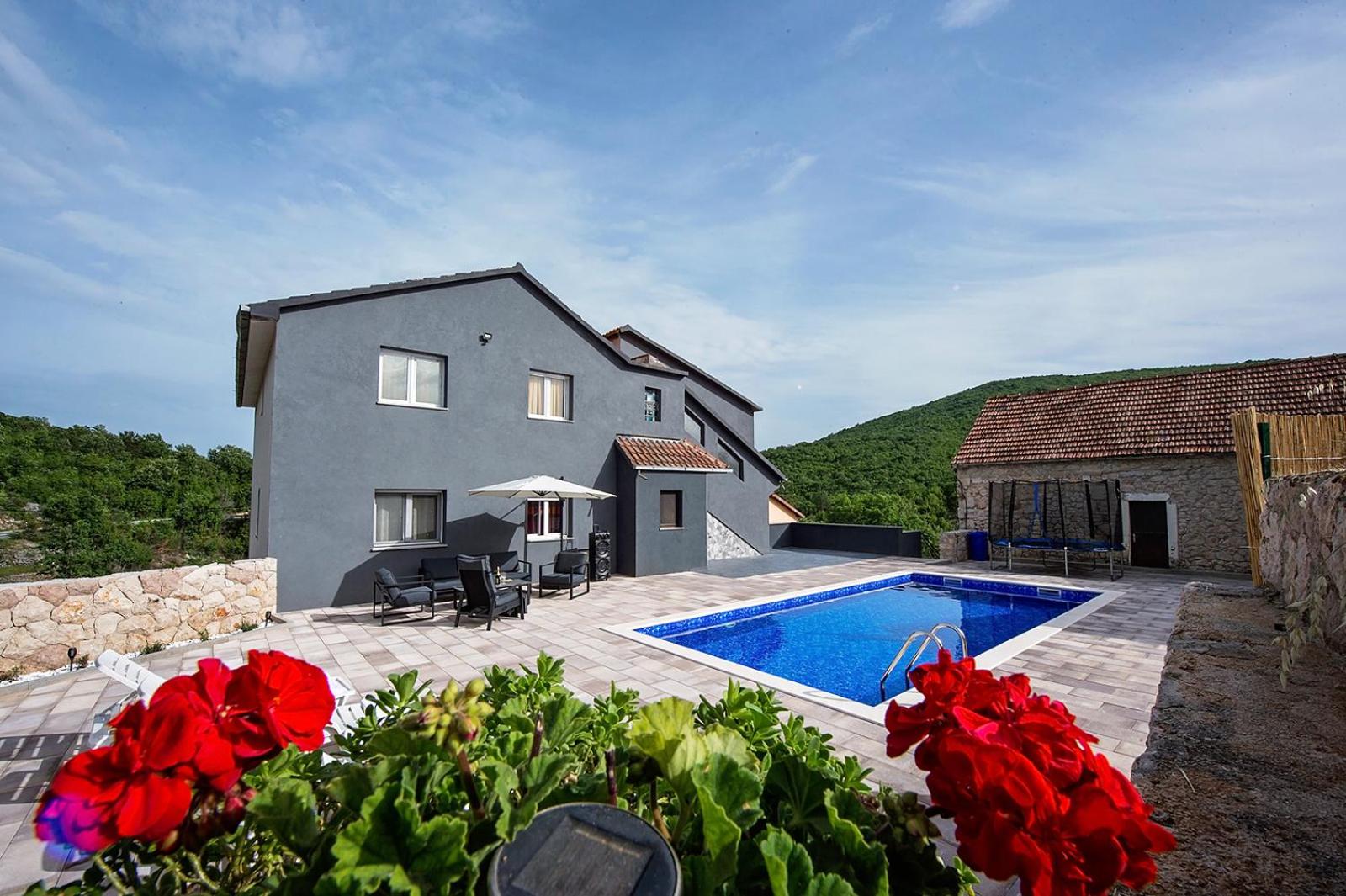 Villa photo 3