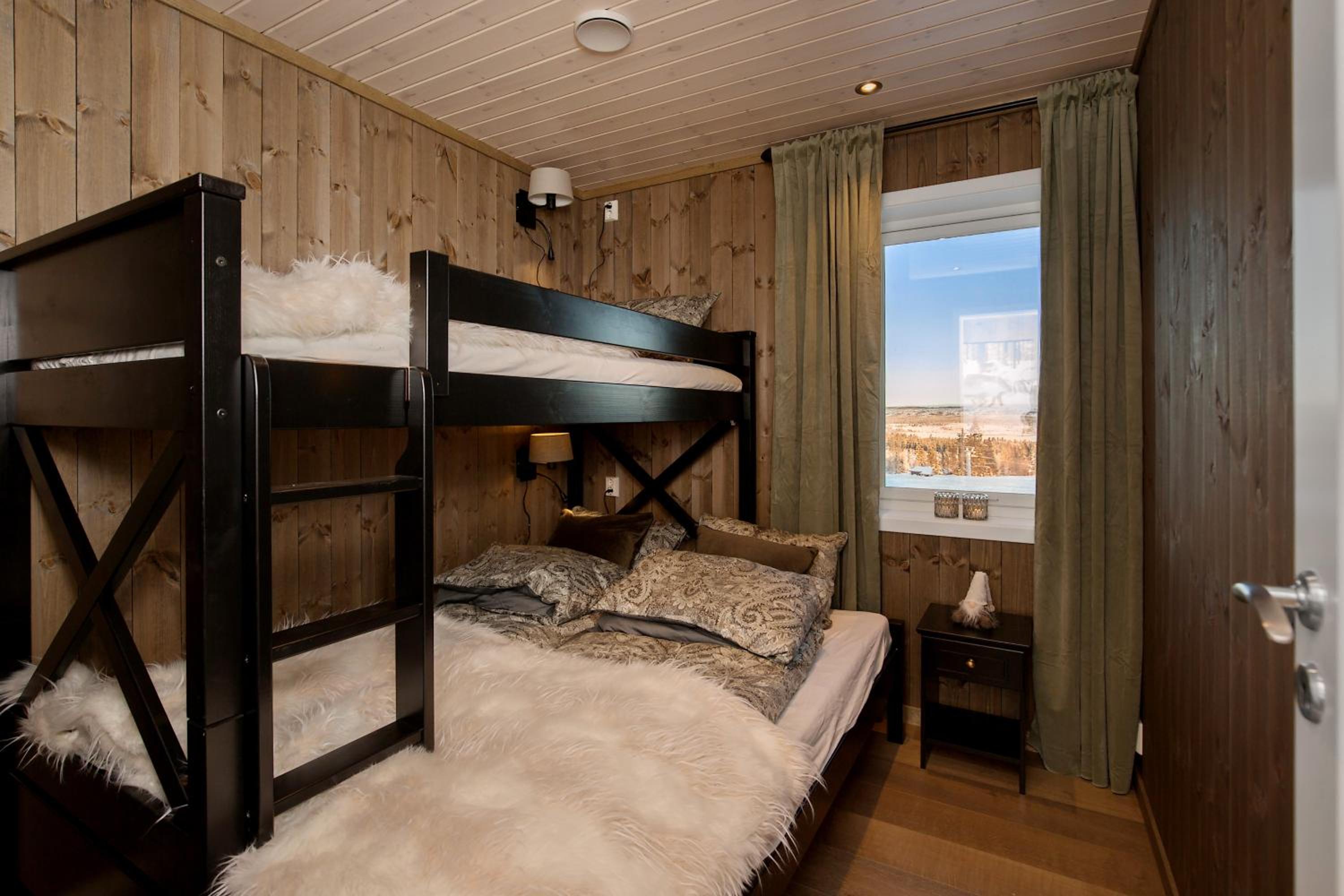 Three-Bedroom Apartment - Photo 38