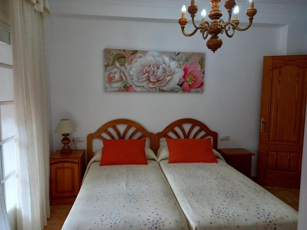Twin Room with Private Bathroom and Terrace photo 2
