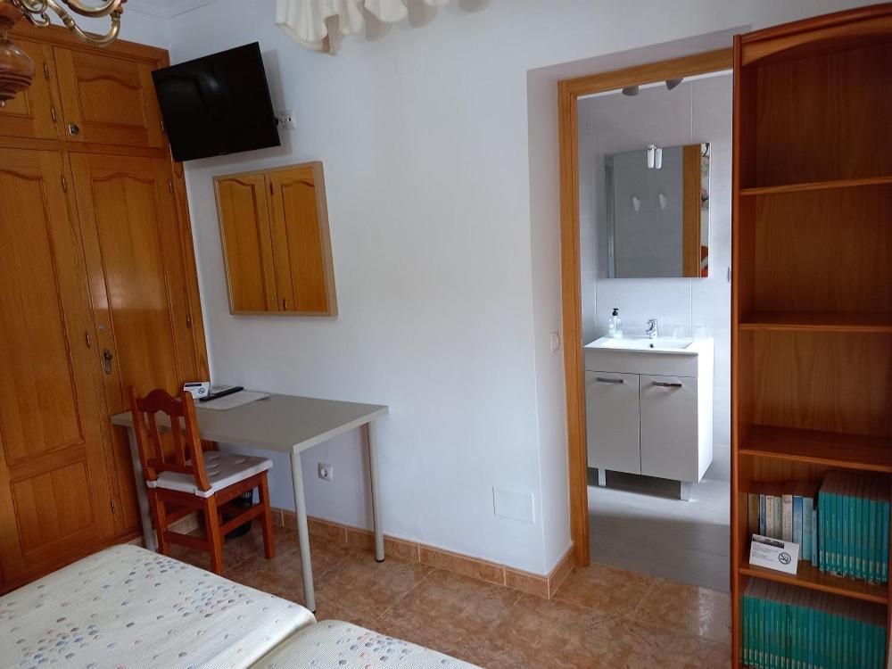 Twin Room with Private Bathroom and Terrace photo 3