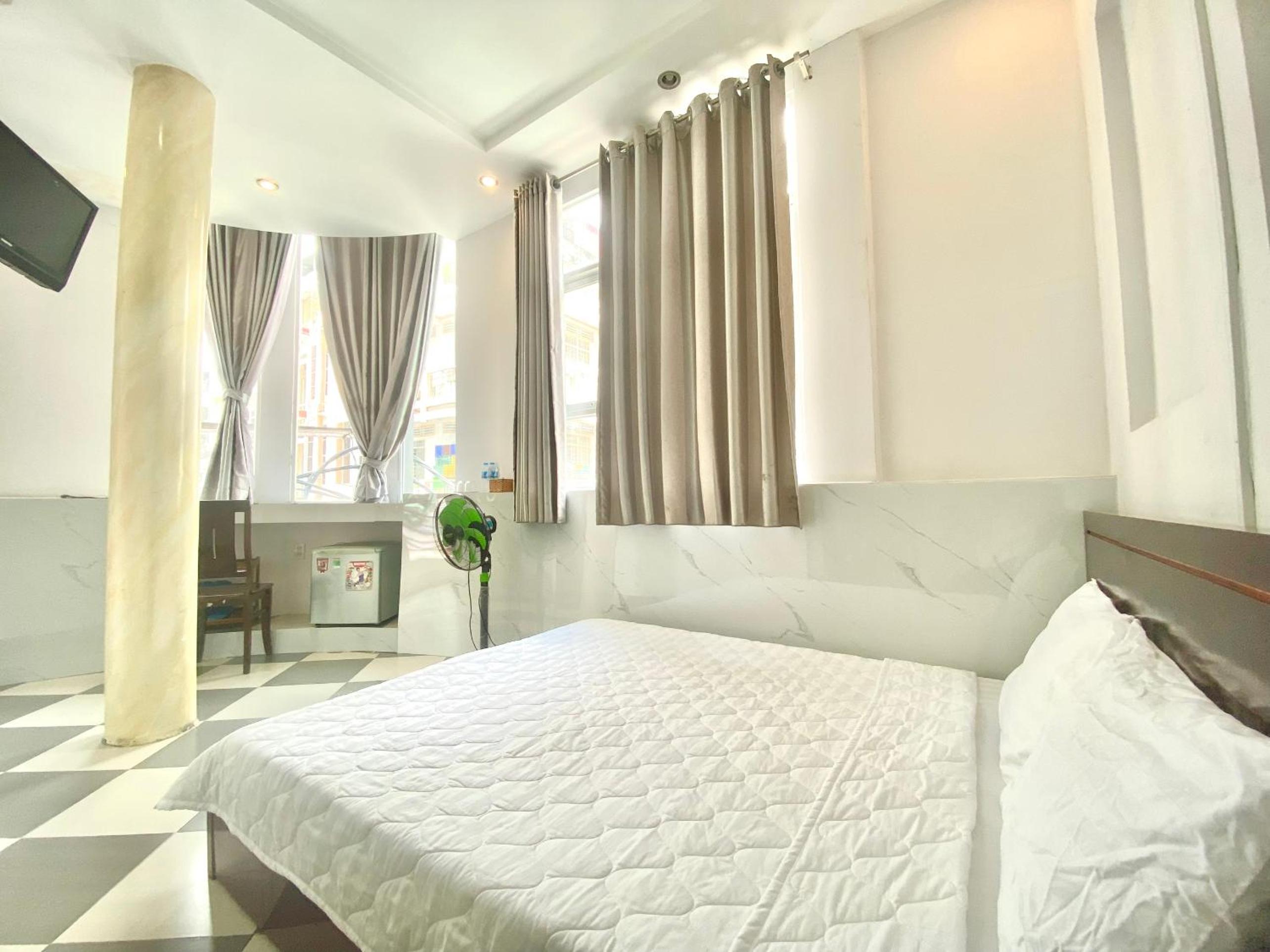 Deluxe Double or Twin Room with City View - Photo 5