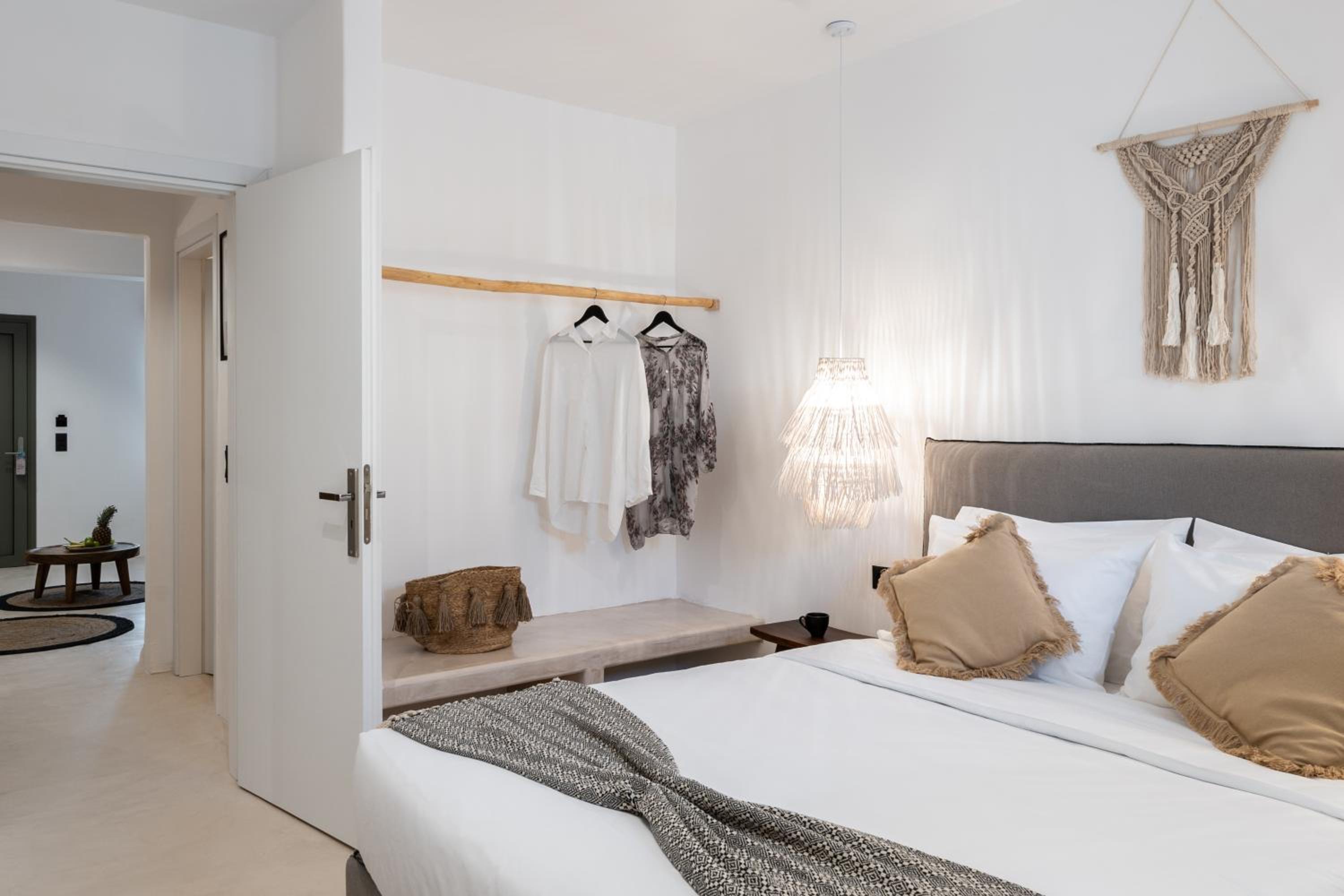 Deluxe Suite - Photo 3