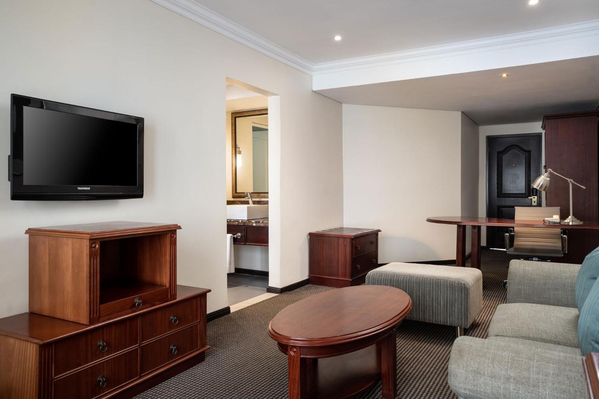 Two Bedroom Suite - Photo 3