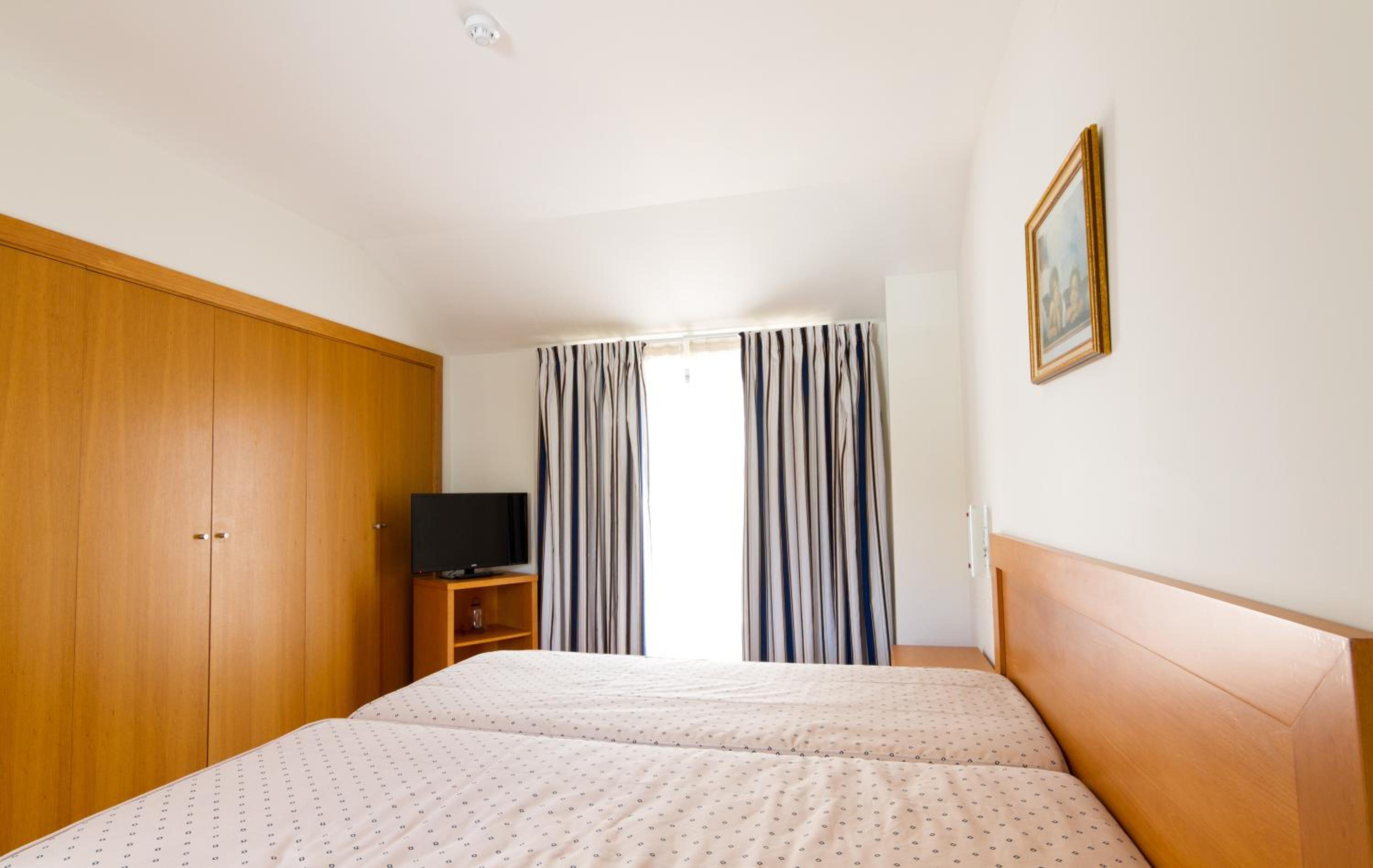 Standard Twin Room - Photo 2