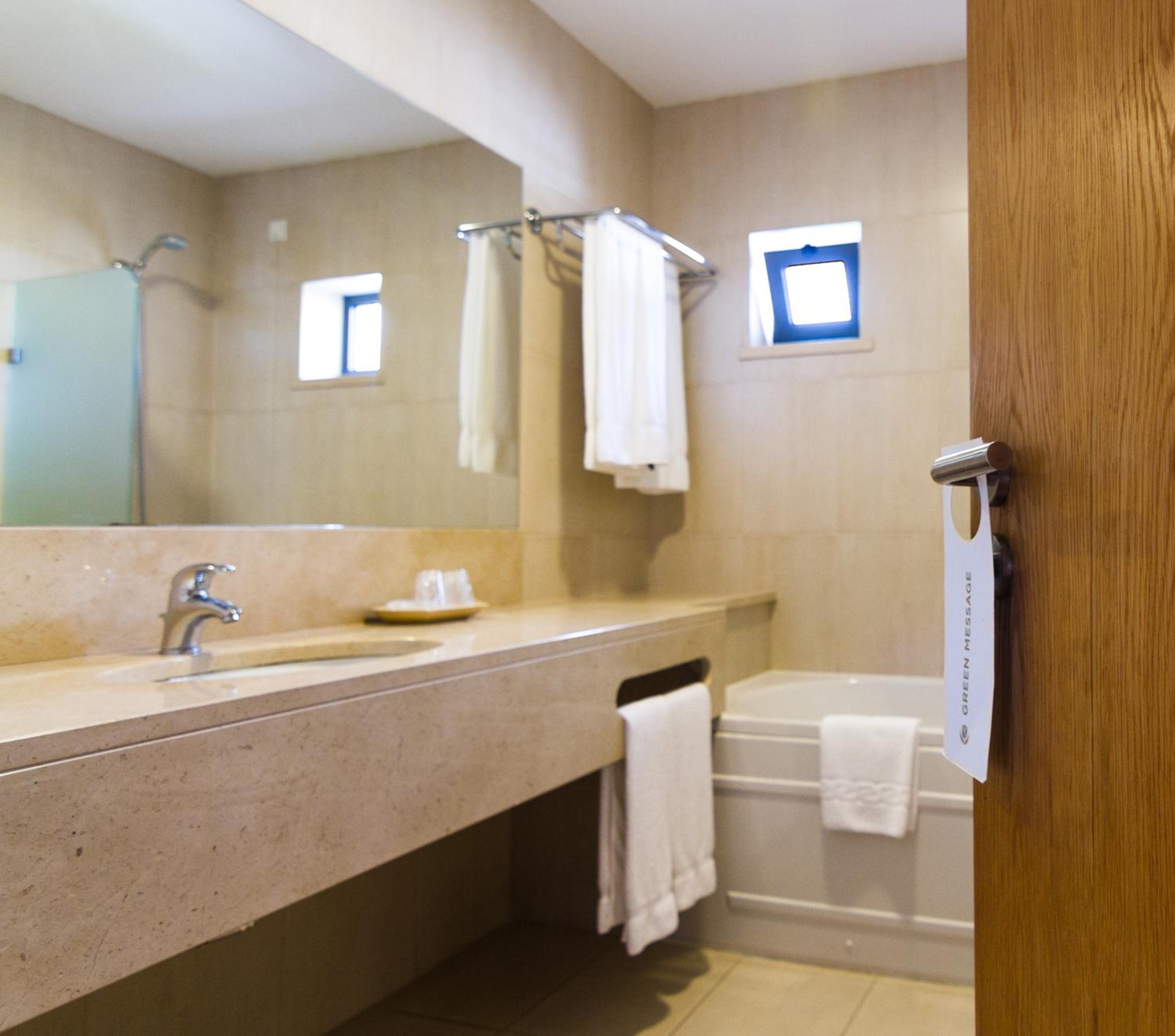 Standard Twin Room - Photo 3