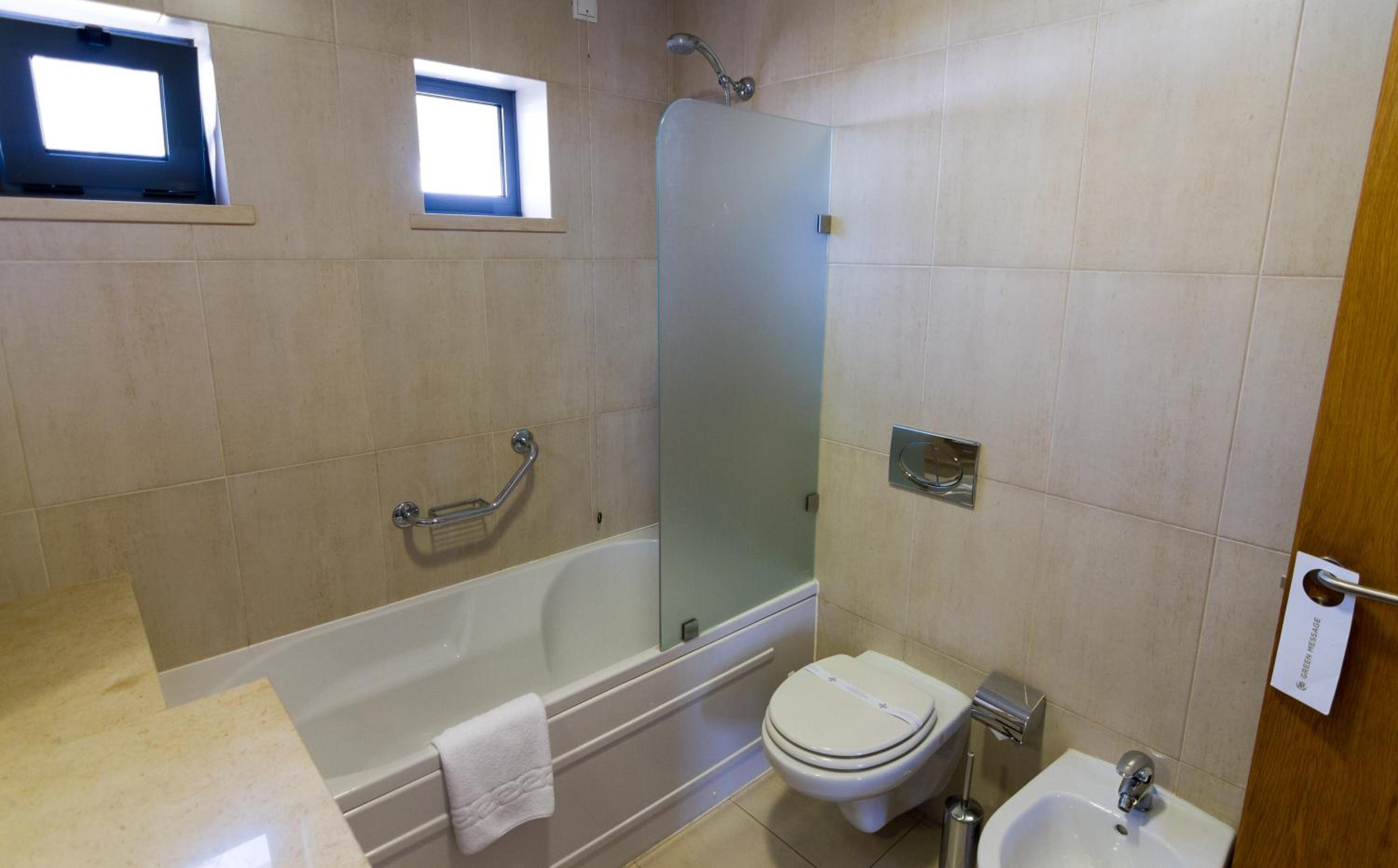 Standard Twin Room - Photo 4