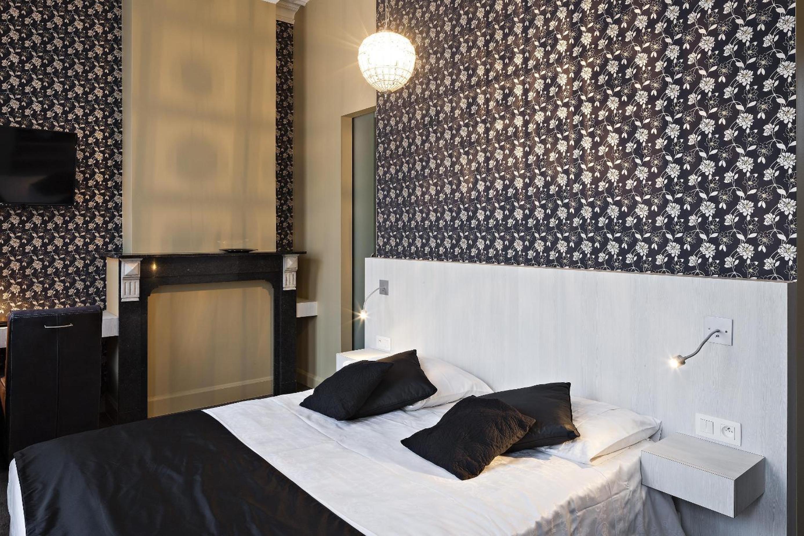 Budget Double Room (other location) - Photo 10