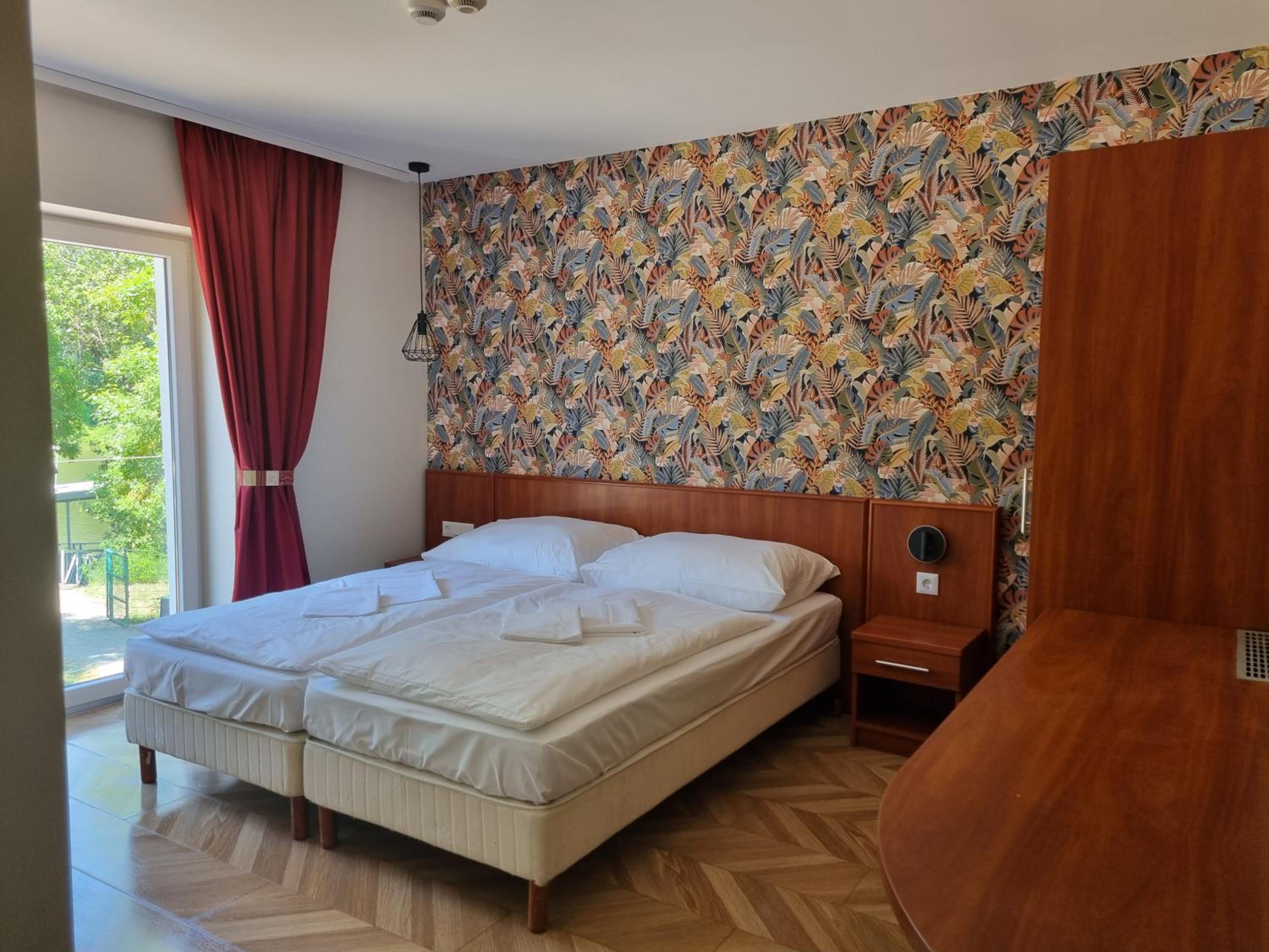 Double or Twin Room with Garden View photo 2