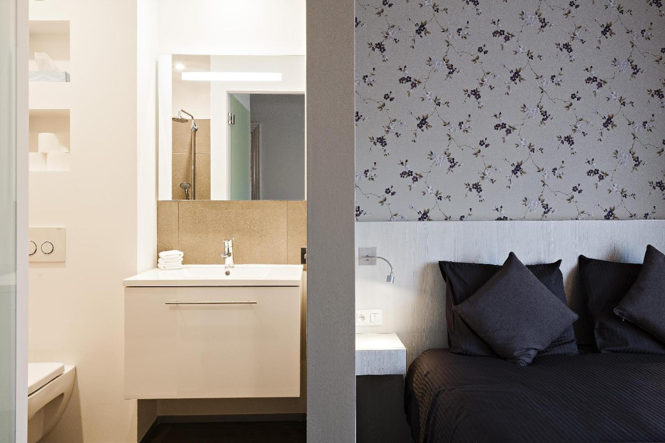 Budget Double Room (other location) - Photo 7