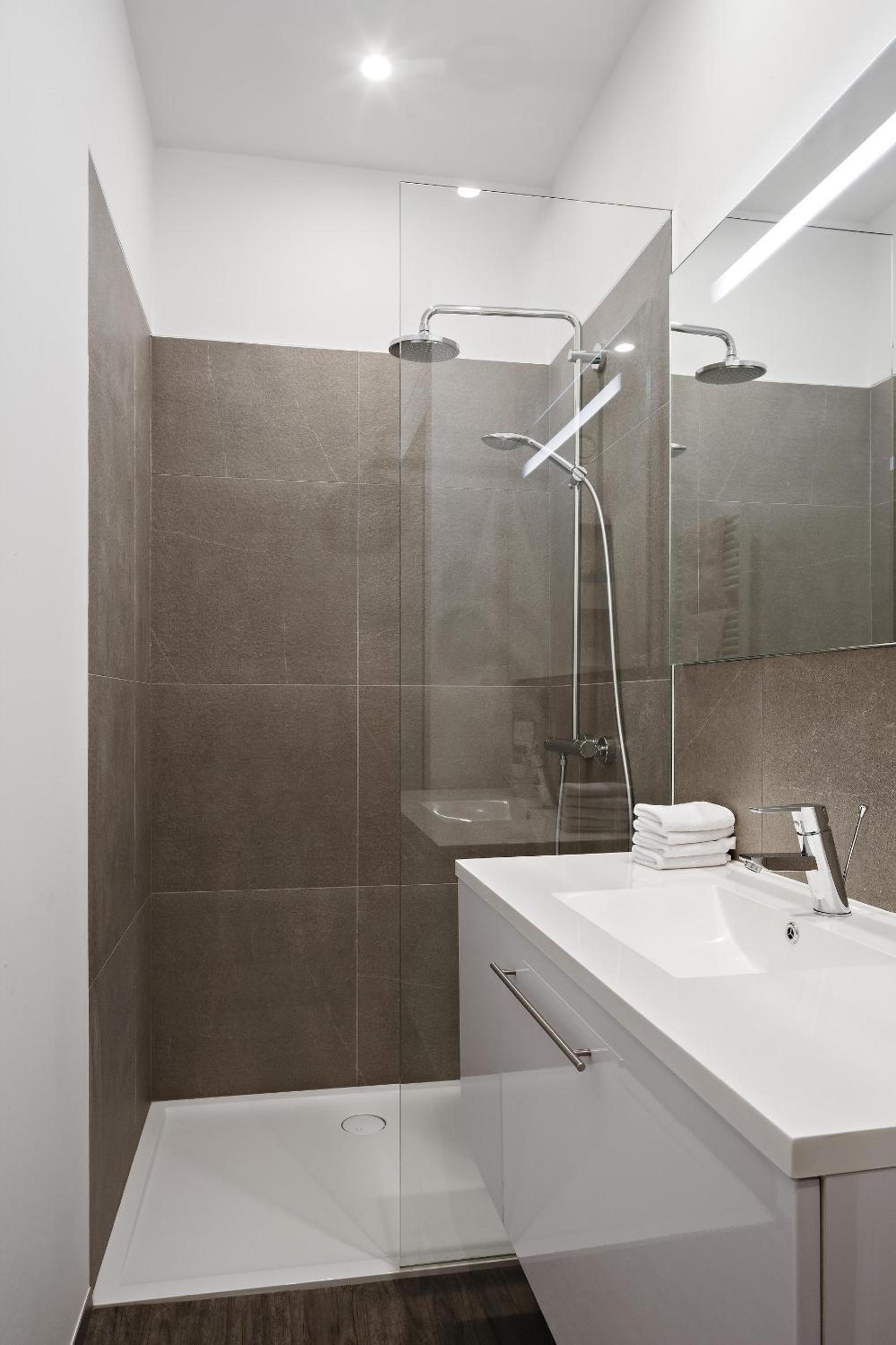 Budget Double Room (other location) - Photo 11