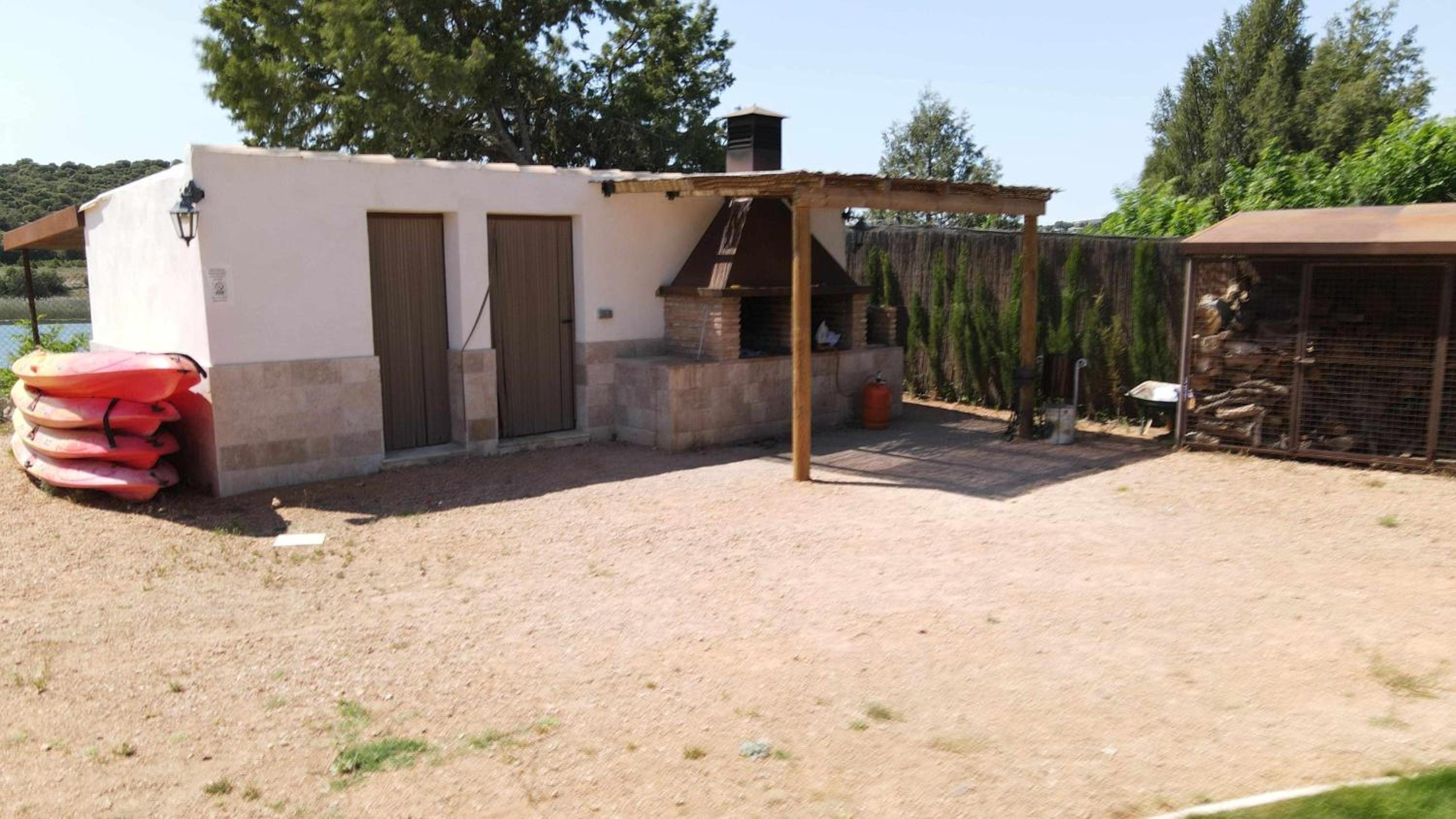 Three-Bedroom House with three Bathrooms photo 3