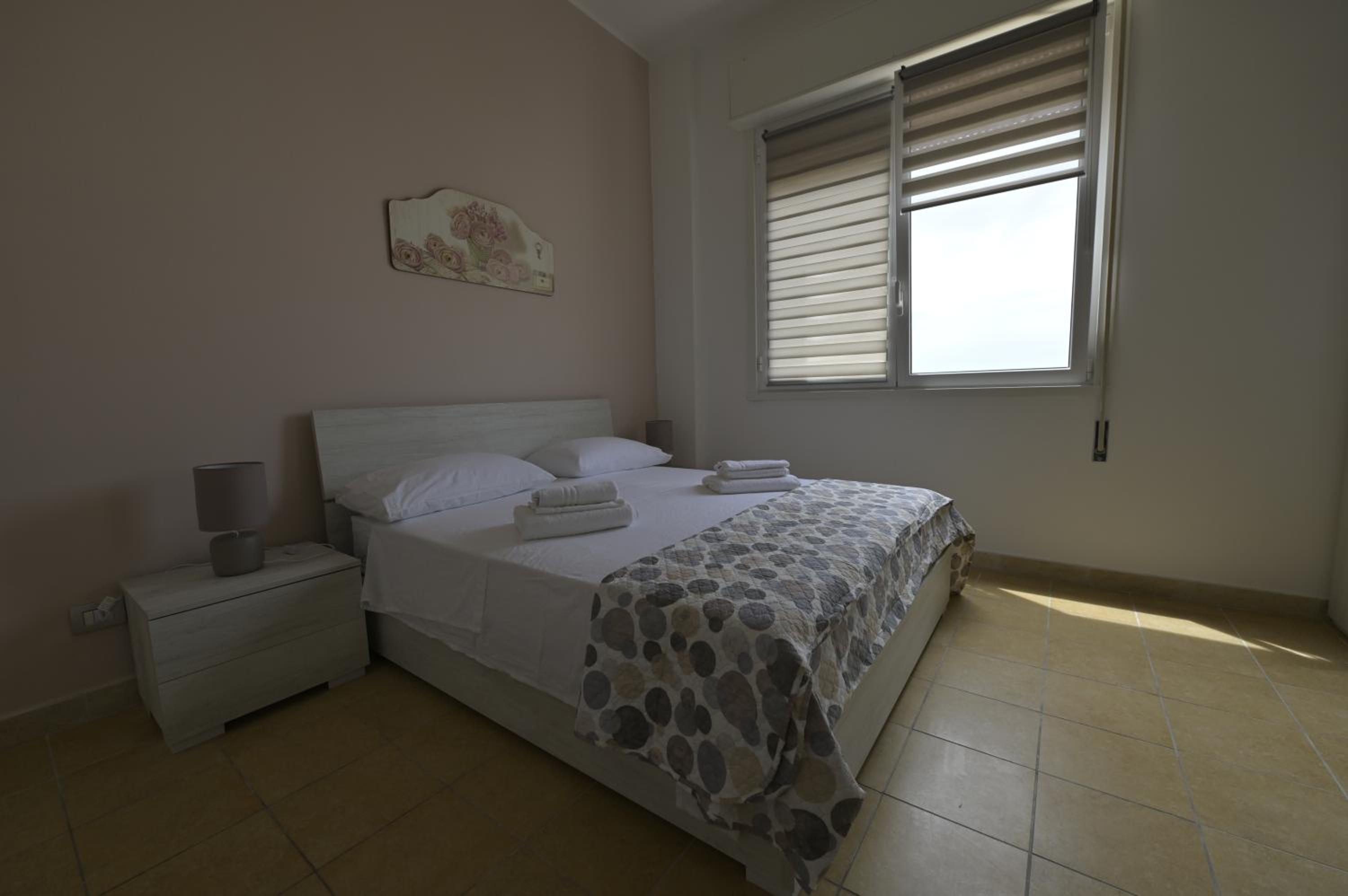 Deluxe Double Room (2 Adults + 1 Child)