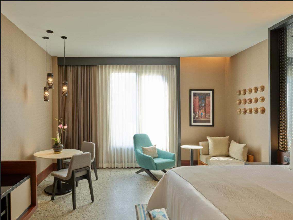 Premium Room, 1 King - Photo 1