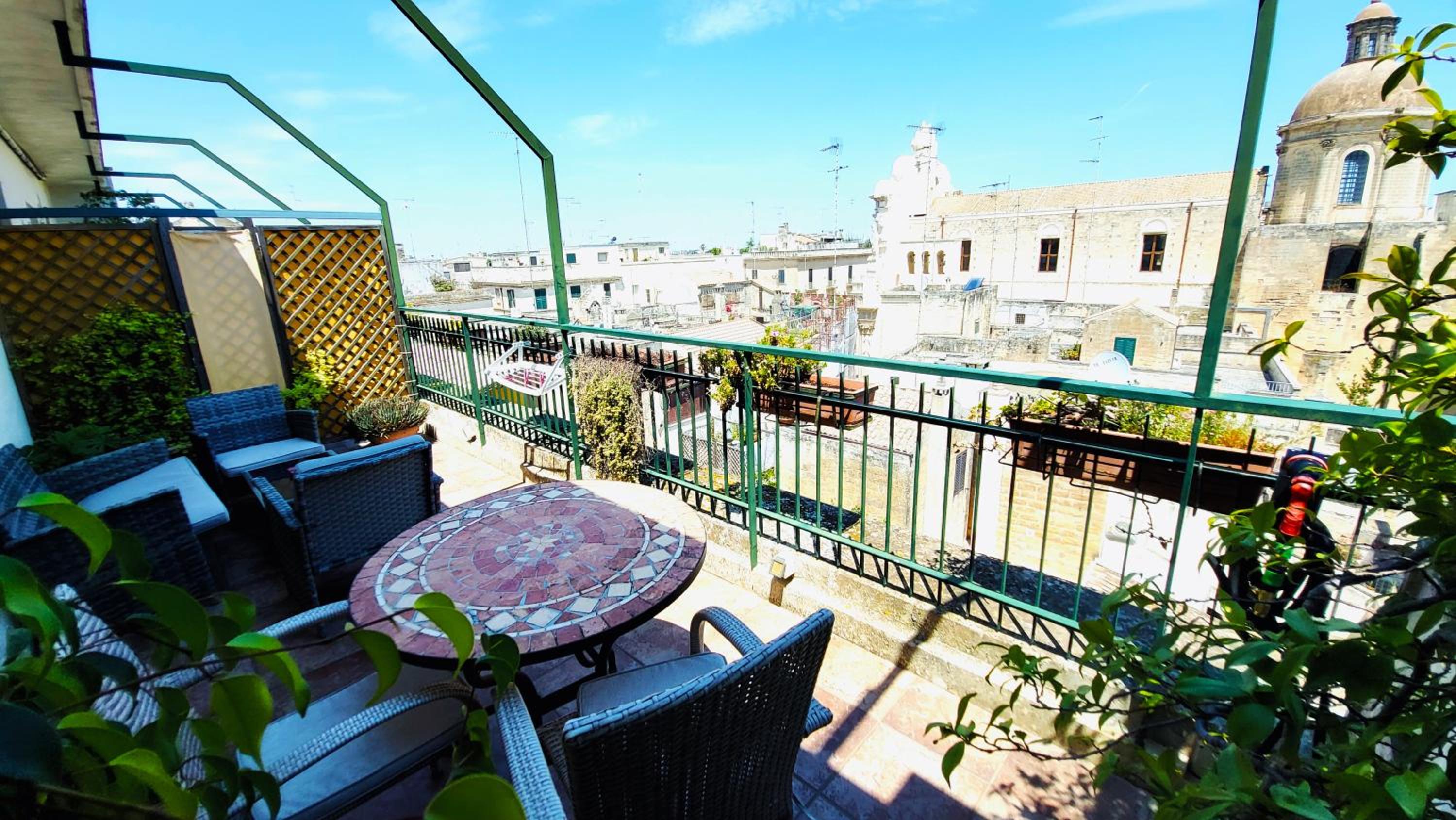 Superior King Room with Balcony photo 2