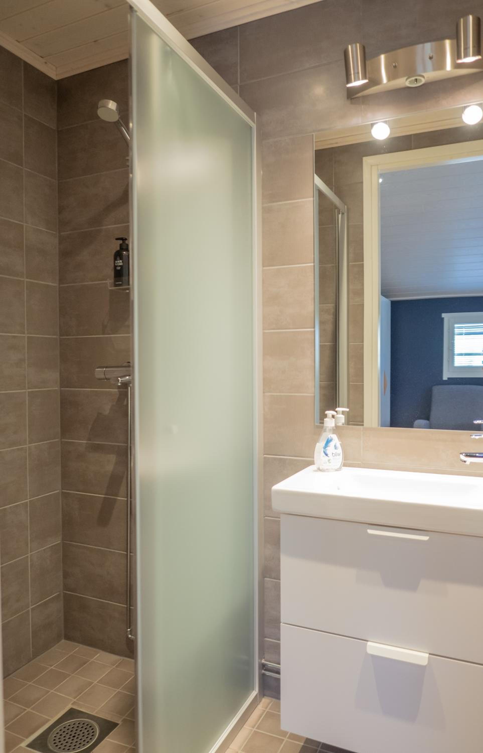 Standard Double or Twin Room - Photo 12