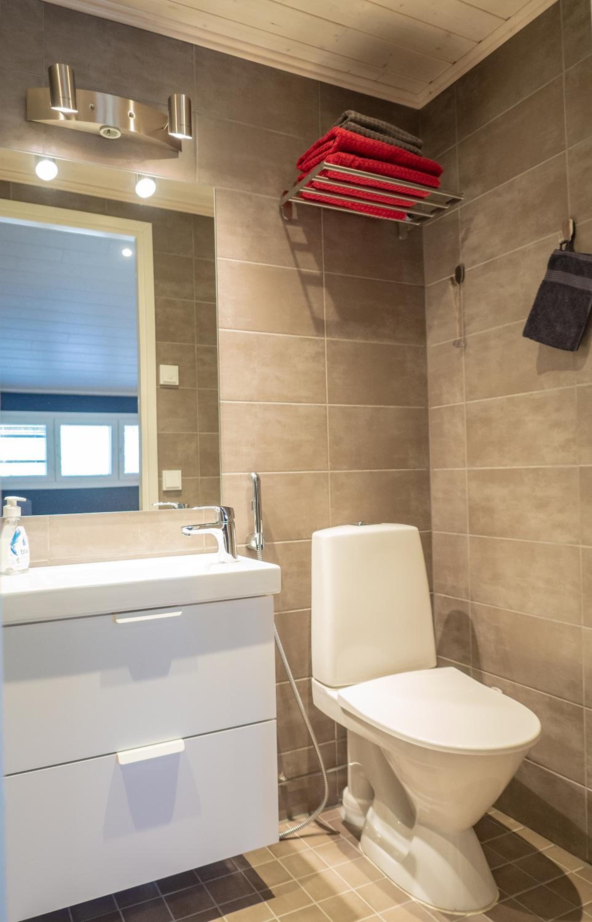 Standard Double or Twin Room - Photo 9