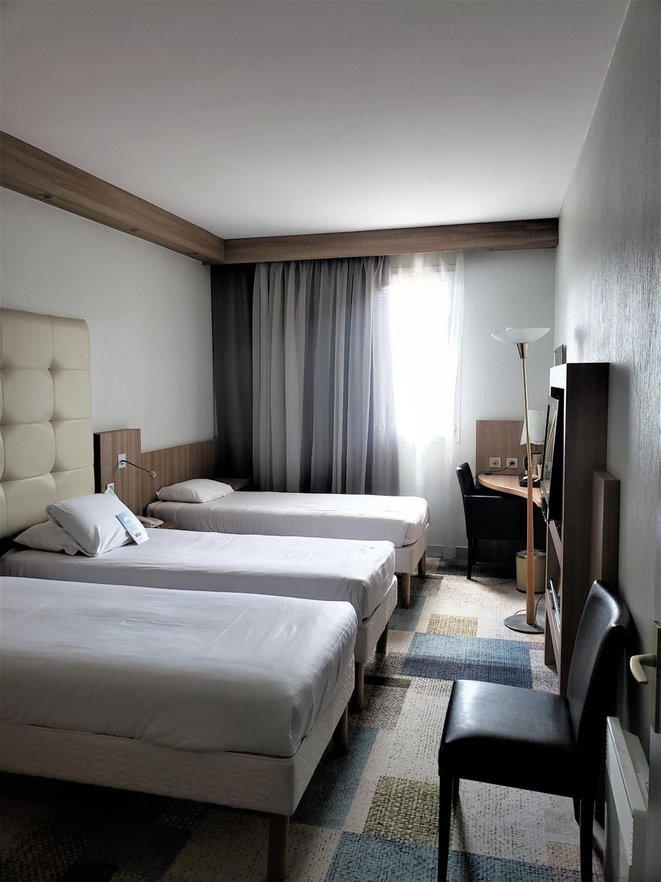 3 Single Beds - Photo 1