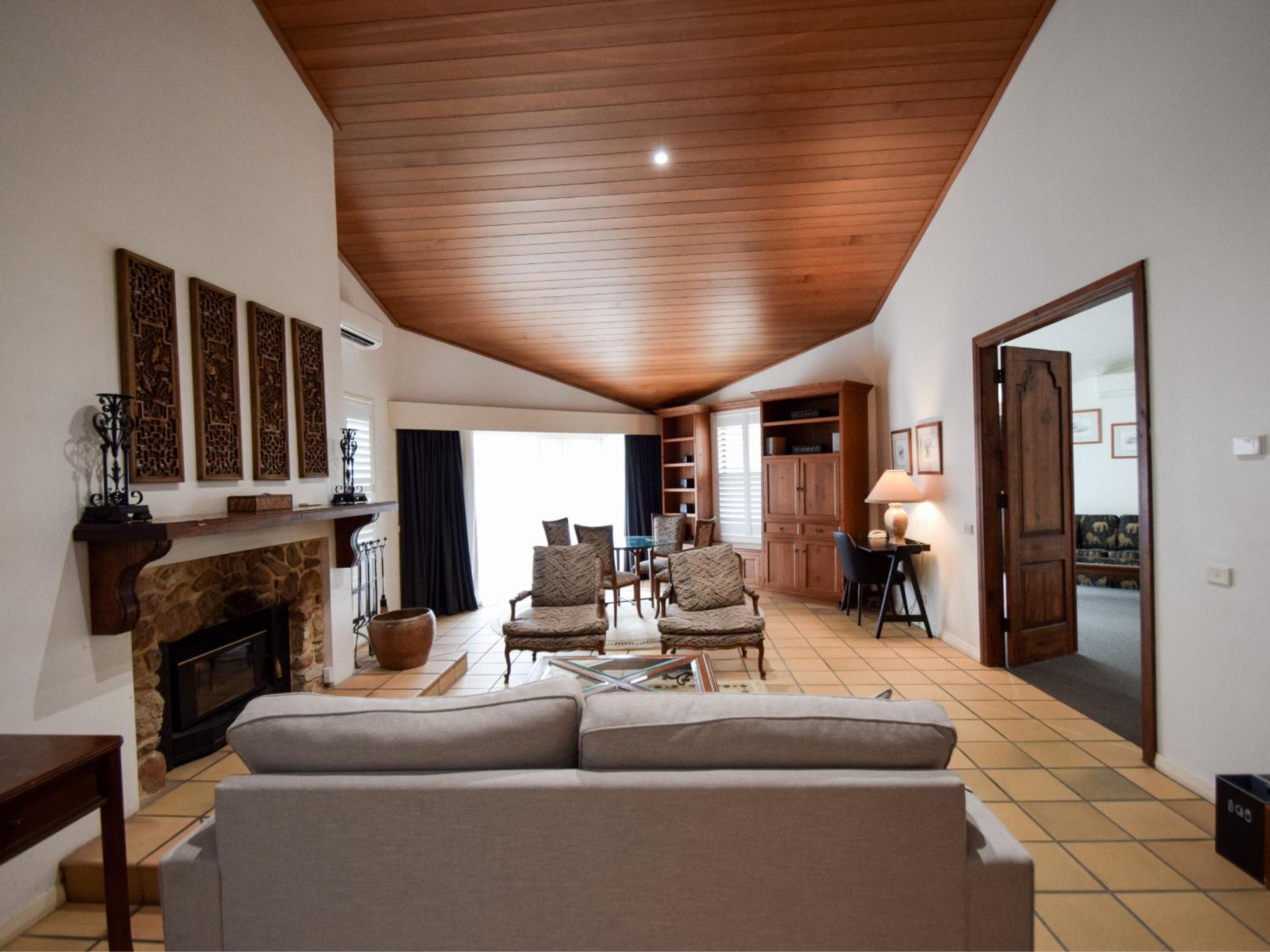 Privilege King Room and Sofa photo 3