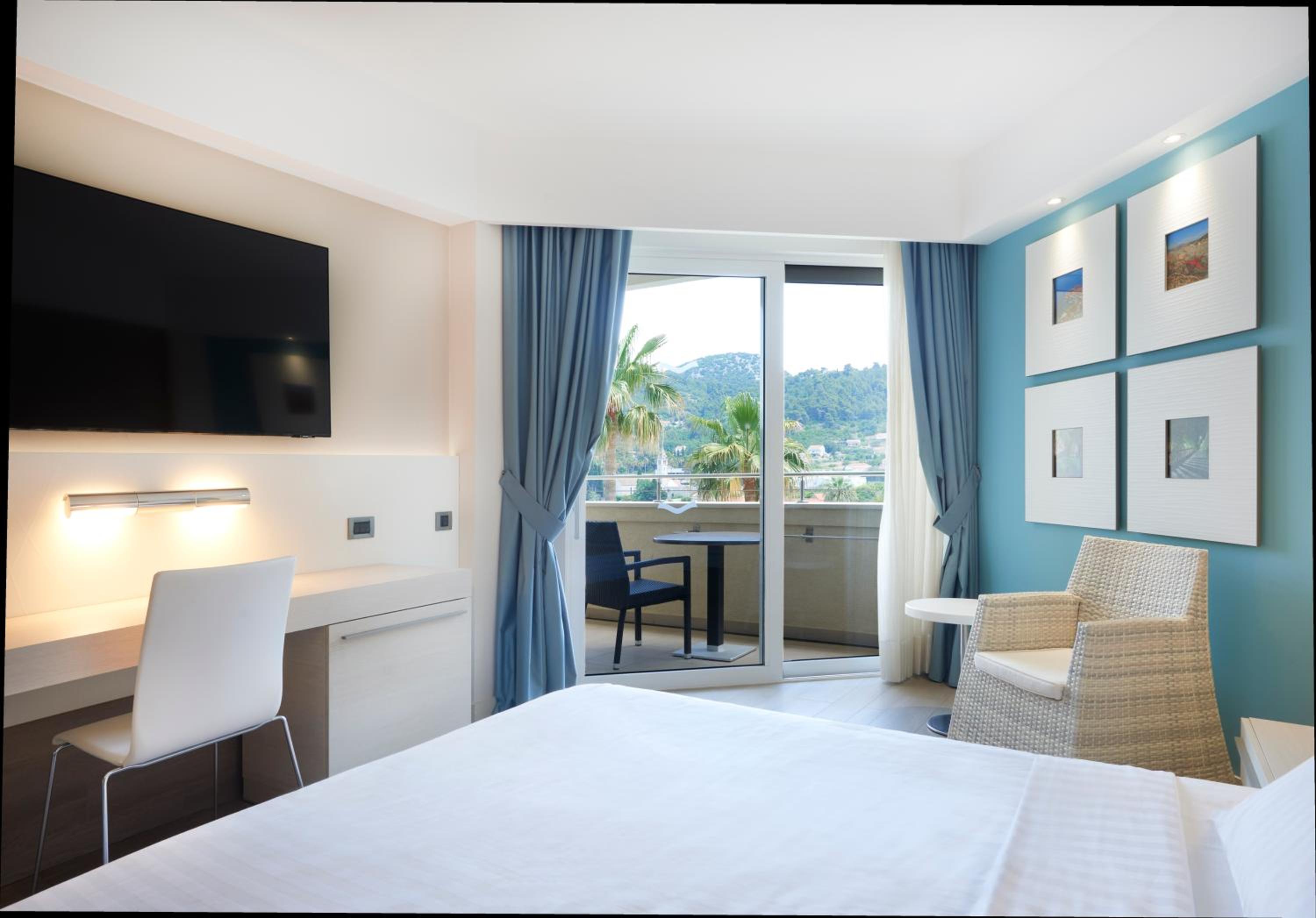 Classic Room With Side Sea View photo 1