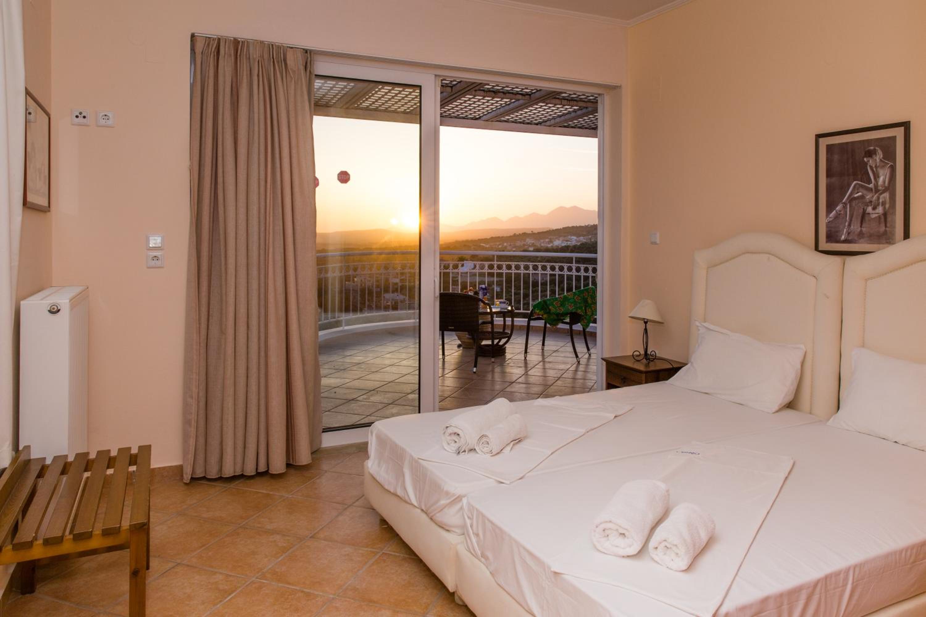 Villa 4 Chambres avec Piscine Privée - Villa Astro (7-8 Adultes)